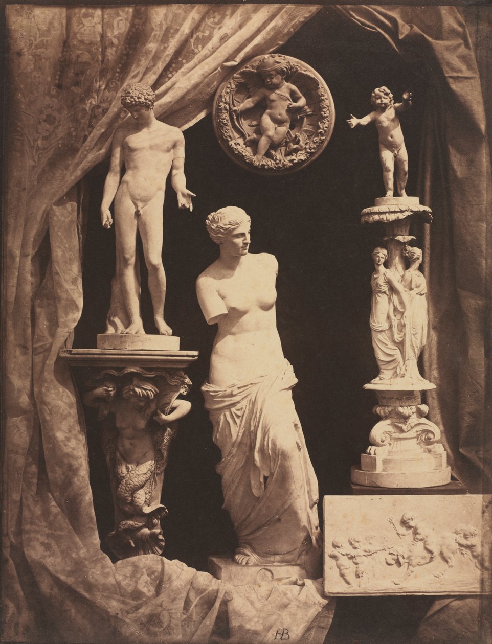 Stilleben med statuer og draperi av Giovanni Domenico Tiepolo