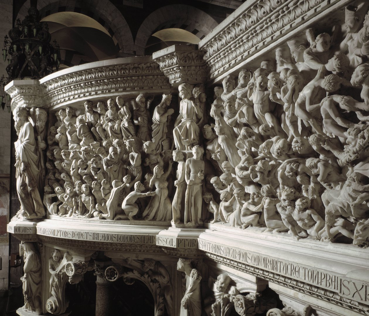 Detalj av stolen realisert av Giovanni Pisano (1248-1314): Kristusdommeren mellom de utvalgte og de fordømte (Detalj av relieffene på marmorprekestolen, Kristus mellom utvalgte og fordømte sjeler) 1302-1311 Cathedrale of Pisa (Duomo di Pisa), Italia av Giovanni Pisano