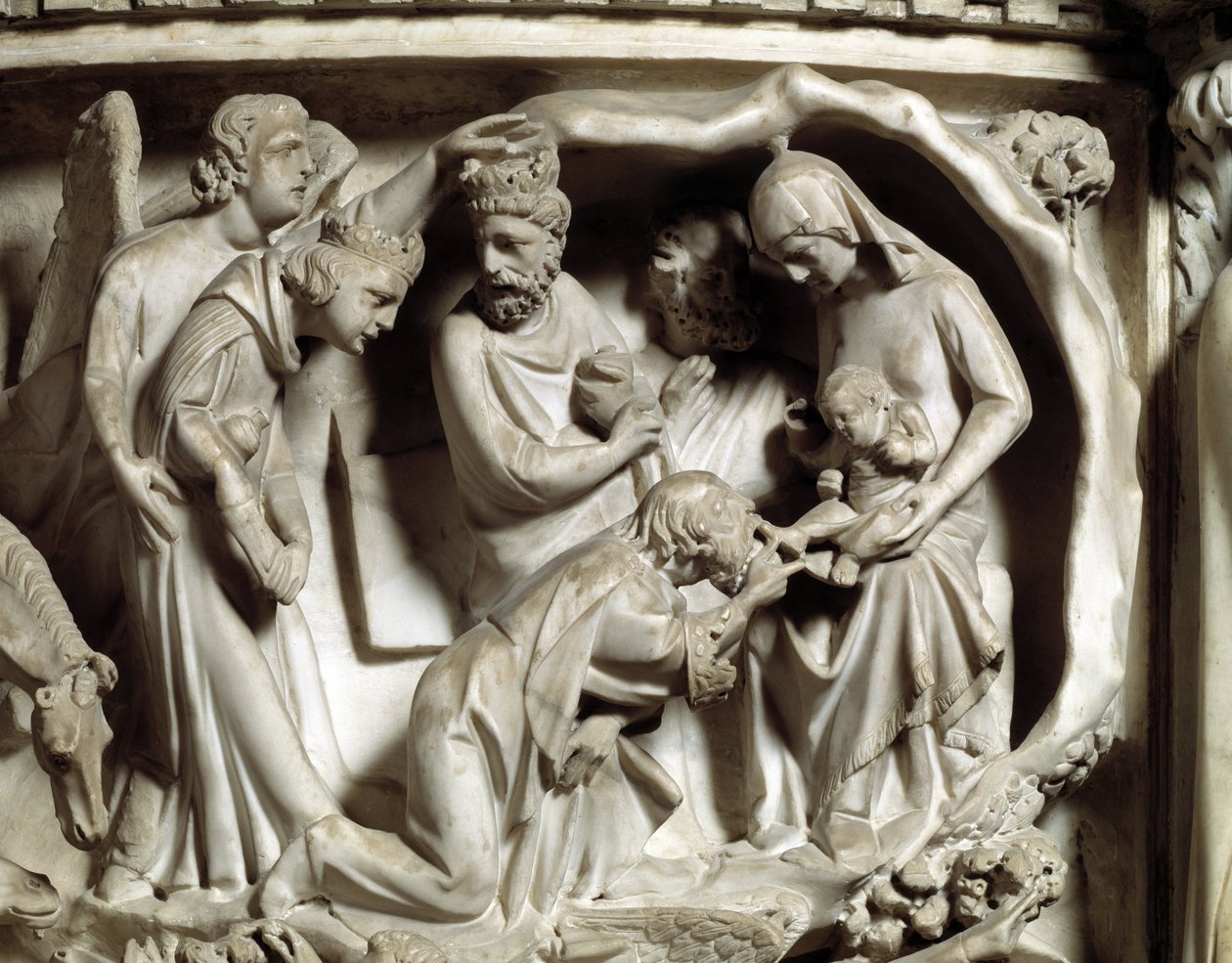 Detalj av relieffene av stolen realisert av Giovanni Pisano (1248-1314): Detalj av relieffene av marmorprekestolen, tilbedelsen av magiene 1302-1311 Cathedrale of Pisa (Duomo di Pisa), Italia av Giovanni Pisano