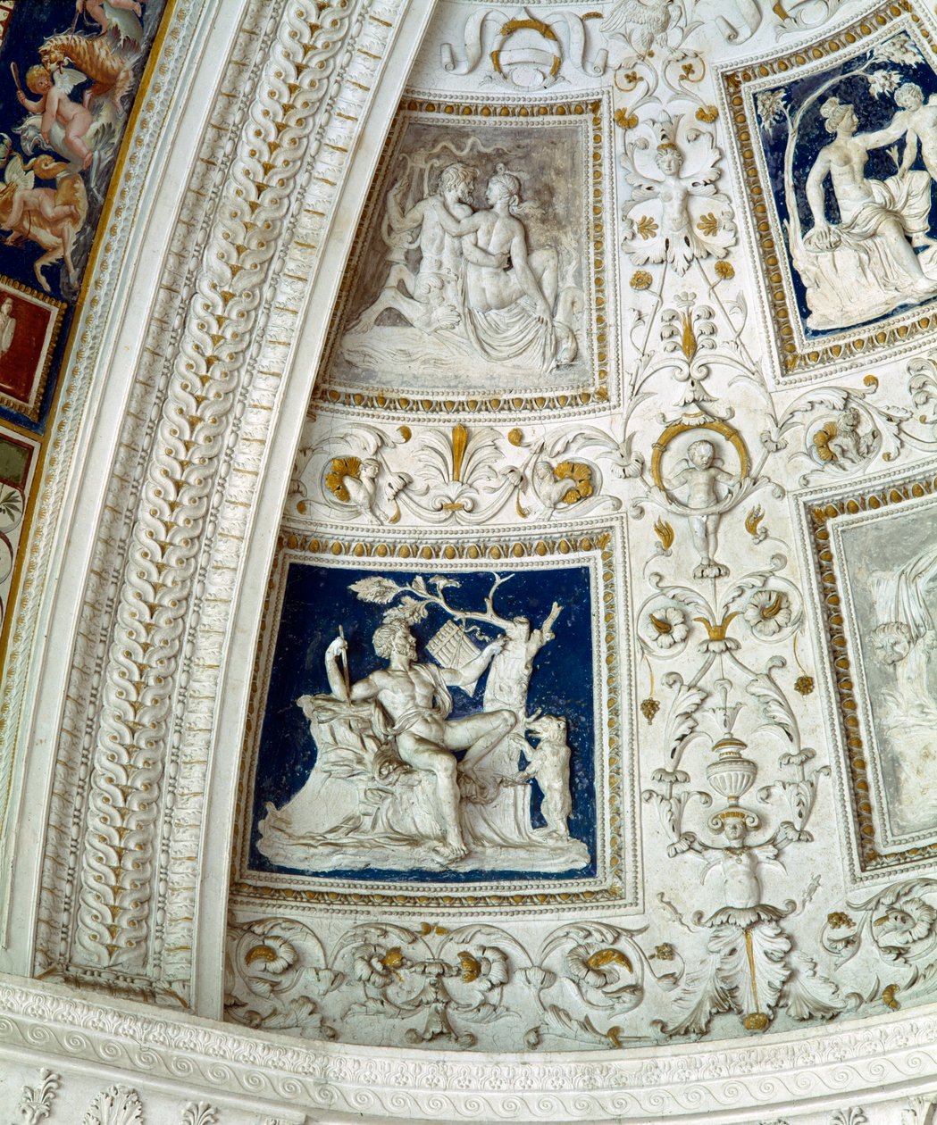 Loggiaen, detalj av hvelvet dekorert med mytologiske relieffpaneler, stukkatur fra 1520-tallet av Giovanni da Udine
