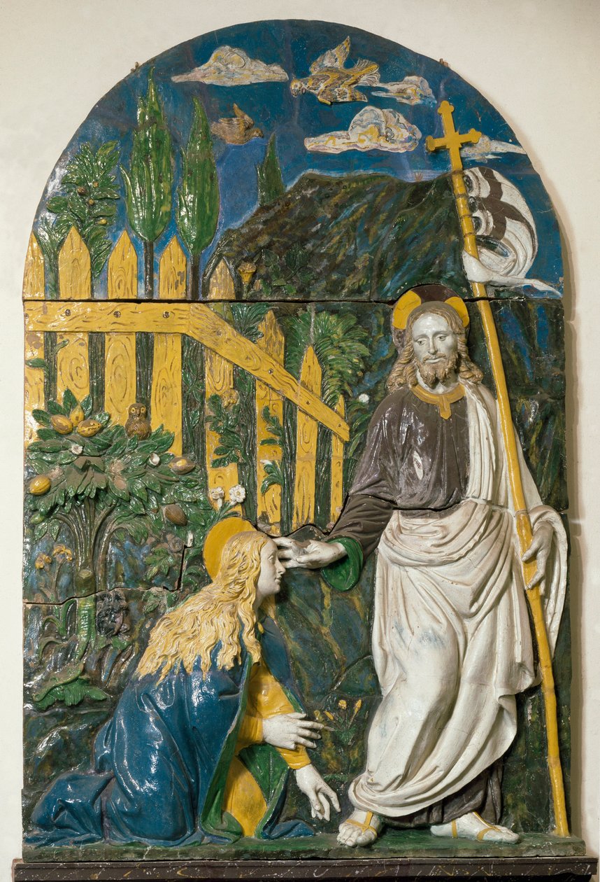 Noli me tangere Jesus Kristus holder et hvitt flagg (standard) slått med et rødt kors og aureolen hans er merket med et kors. Keramiske relieffstrømper av Giovanni della Robbia (1469-1529) Firenze, Museo Nazionale del Bargello av Giovanni della Robbia
