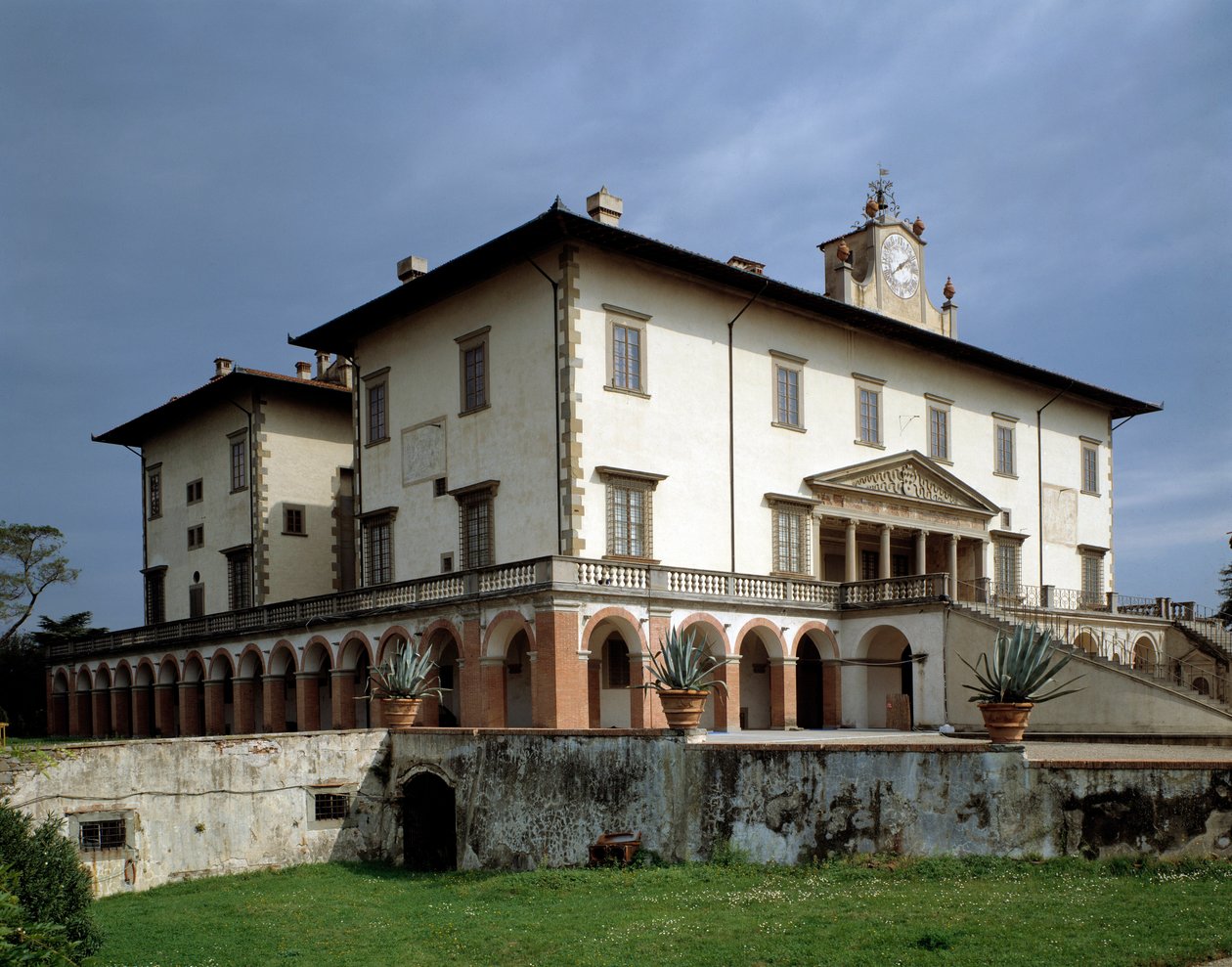 Fasade av Villa Medicea av Poggio a Caiano - ca. 1480-1485 av Giuliano Giamberti da Sangallo