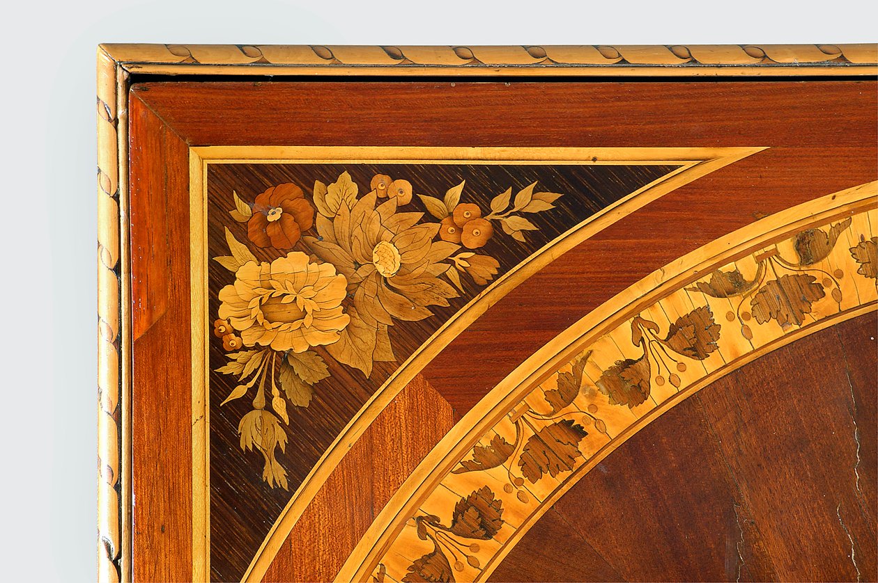 Toppbord med blomstertarsia (tre) av Giuseppe Maggiolini