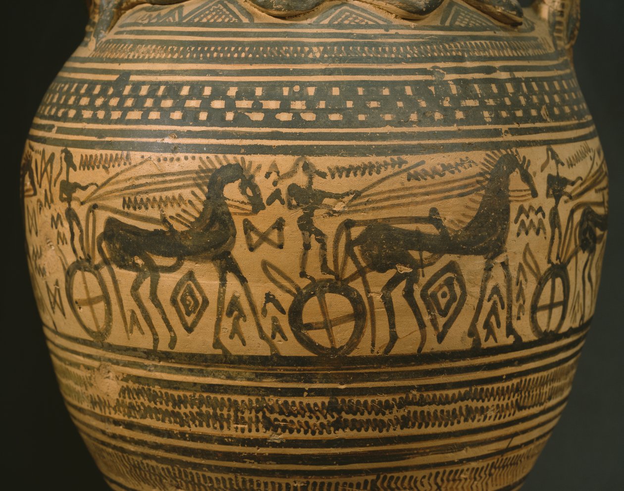 Attisk amfora, sengeometrisk II B-periode (ca. 720-700 f.Kr.) (malt leire) (detalj) (se også 346644) av Greek