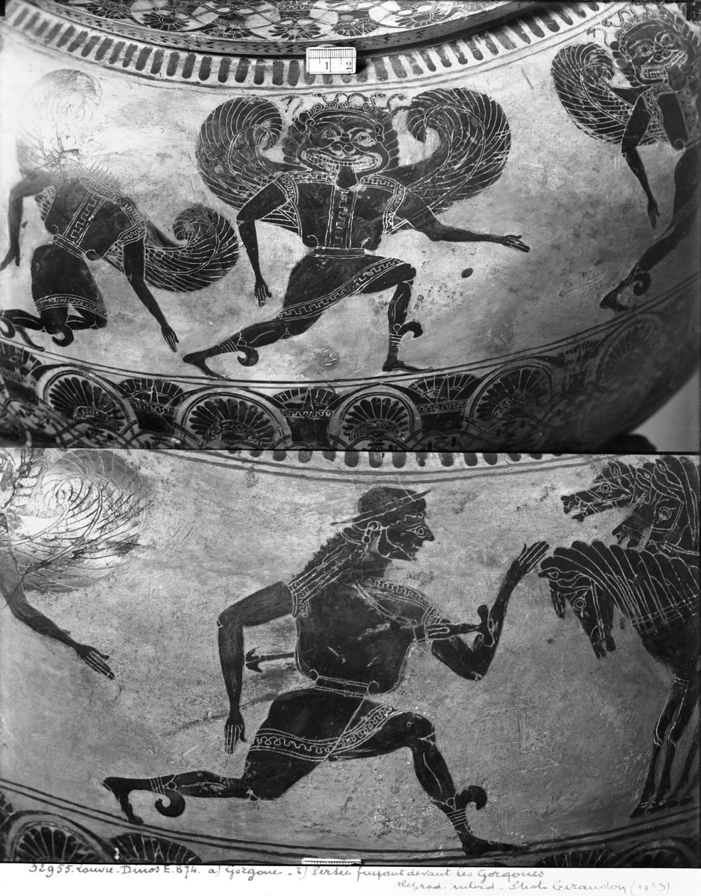 Attic svart-figur dinos som viser Perseus på flukt fra Gorgons, ca. 590 f.Kr. (keramikk) av Greek