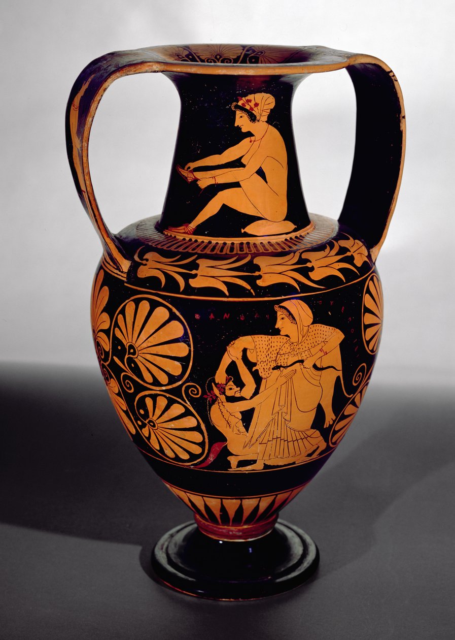 Lofts rød-figur amfora som viser en satyr som sliter med en maenade, med en sittende kvinne som binder sandalen hennes på halsen, laget av Pamphaios og malt av Oltos, ca. 510-500 f.Kr. (keramikk) (se også 92572) av Greek