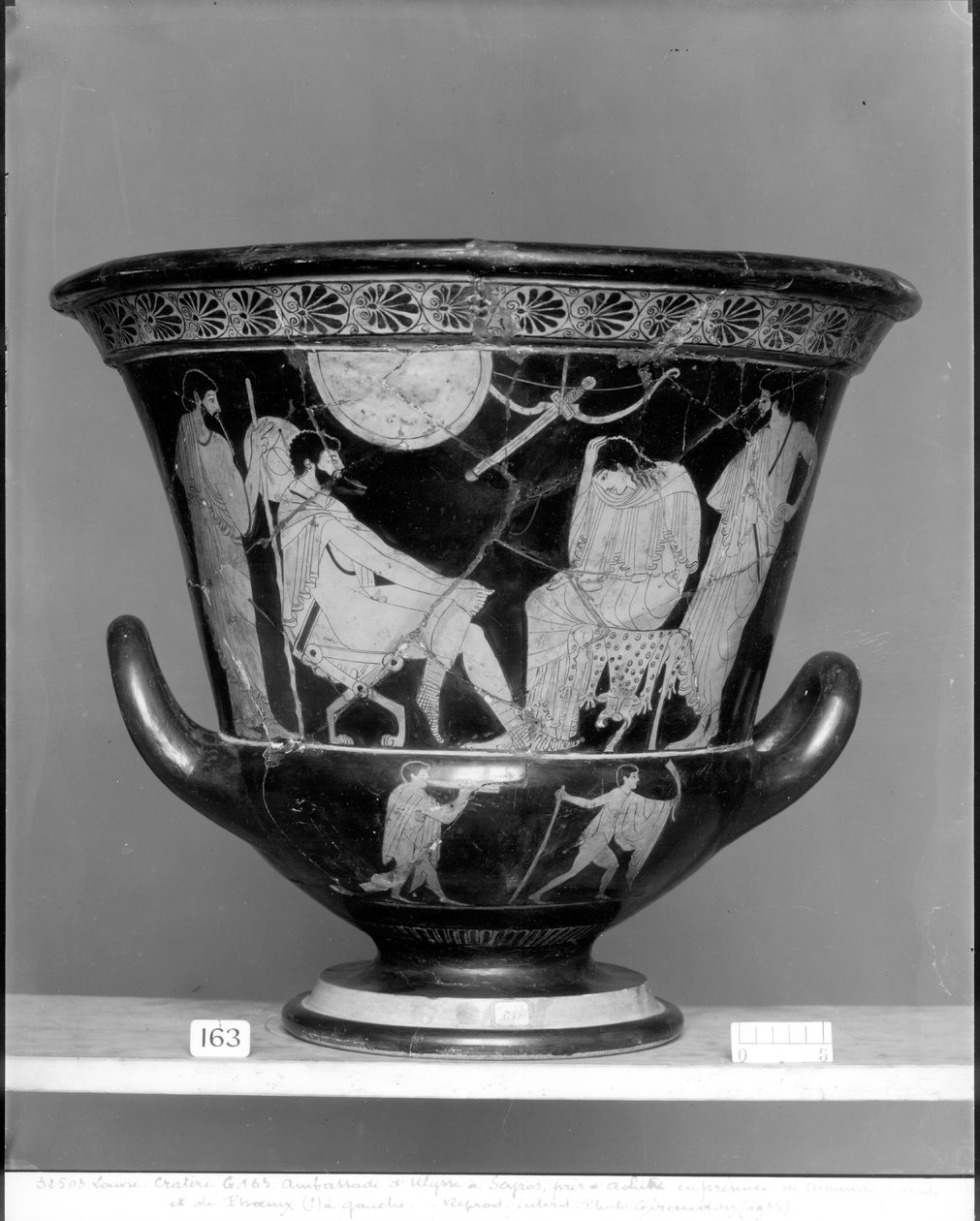 Attic rød-figur calyx-krater som viser Ulysses som gjenkjenner Akilles forkledd som den kvinnelige Pyrrha, ca. 500 f.Kr. (keramikk) av Greek
