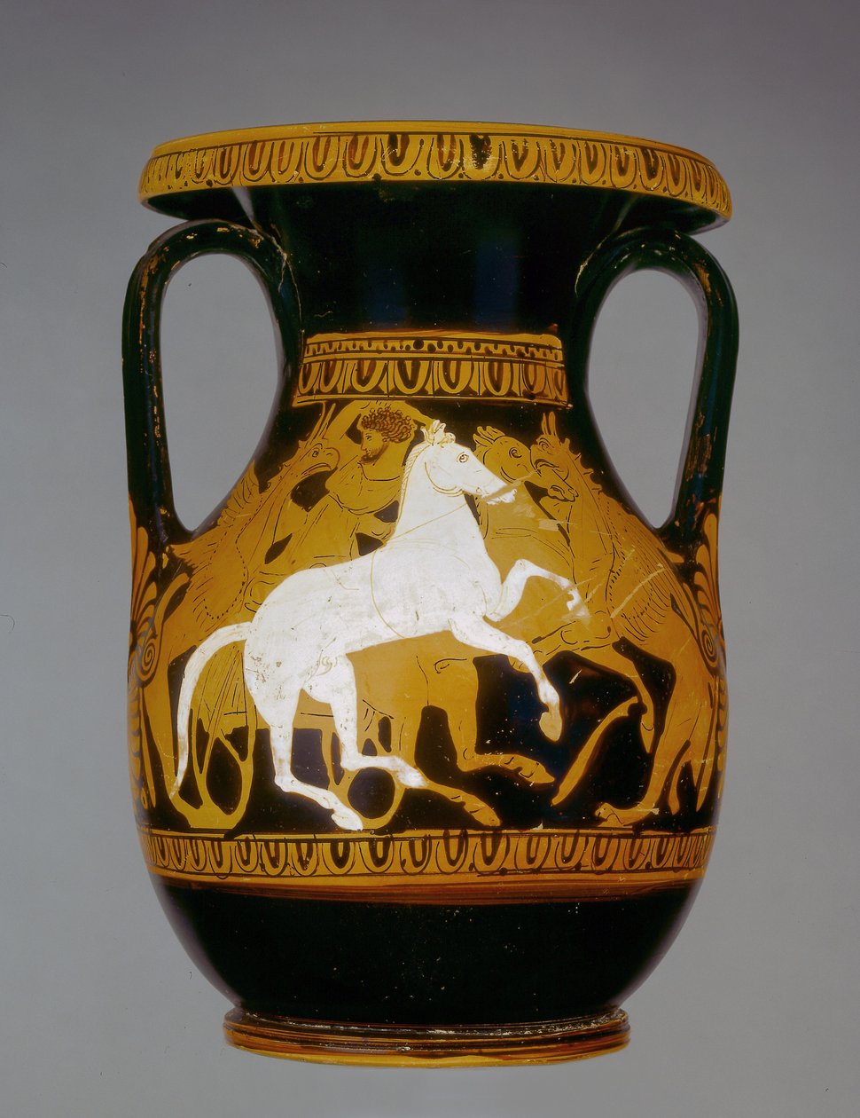 Lofts pelike med rødfigur dekorert med hester som blir angrepet av griffiner, funnet i Athen, 4. århundre f.Kr. (keramikk) av Greek