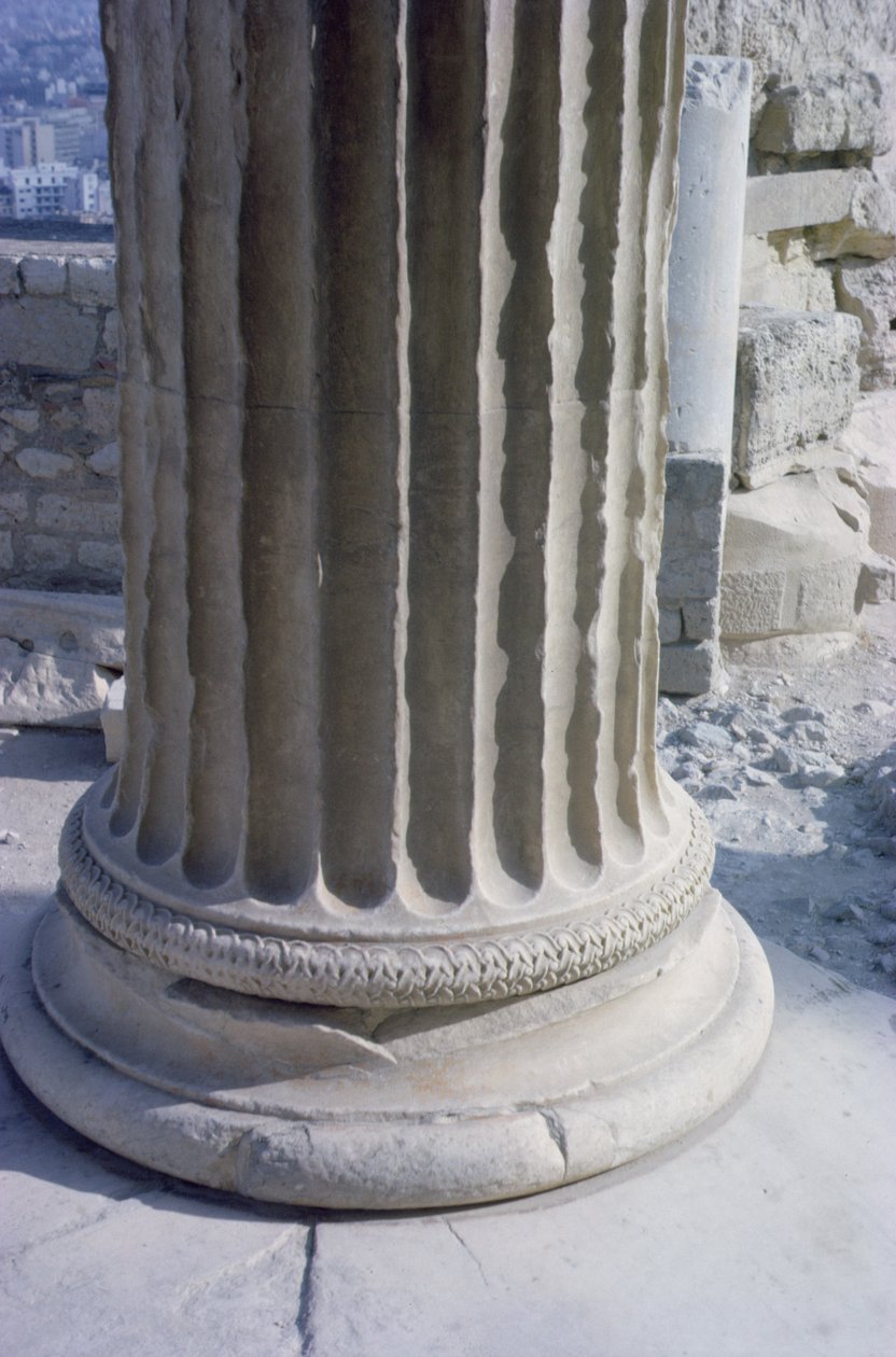 Base av en søyle i nordverandaen, 421-405 f.Kr. (marmor) av Greek