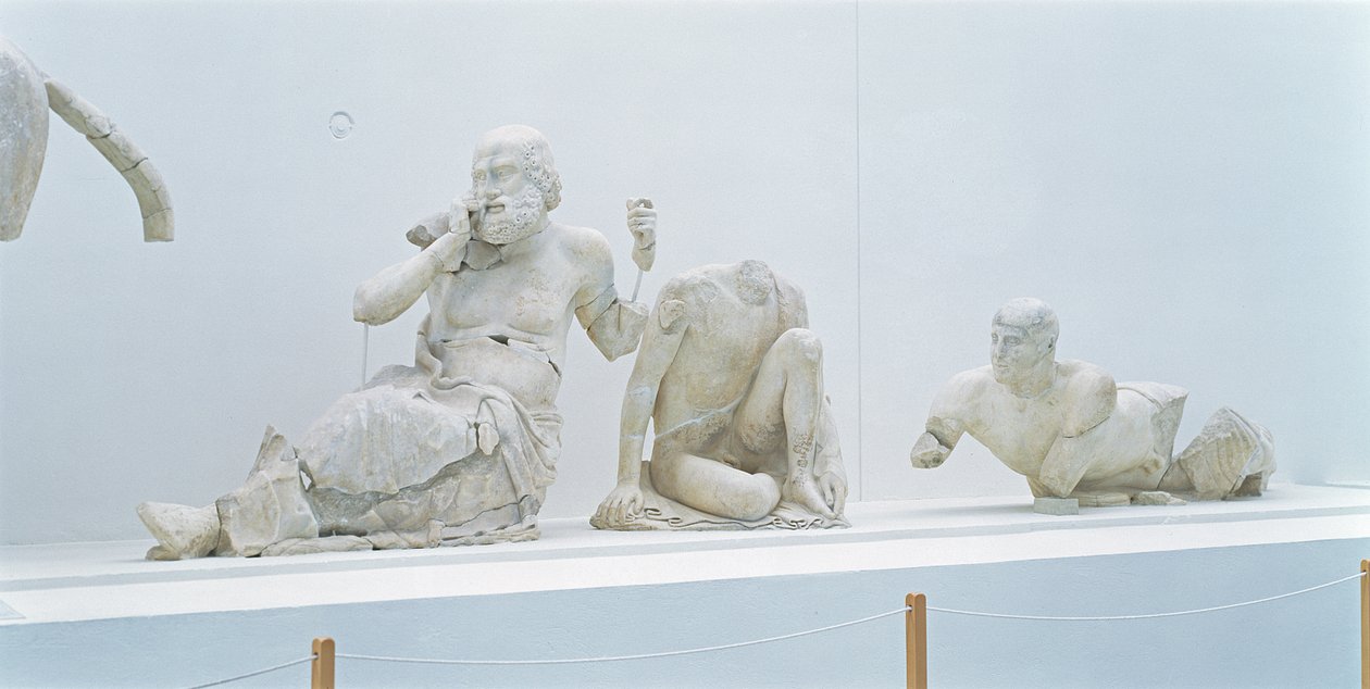 Frittstående figurer fra den østlige frontonmentet til Zeus-tempelet (marmor) av Greek