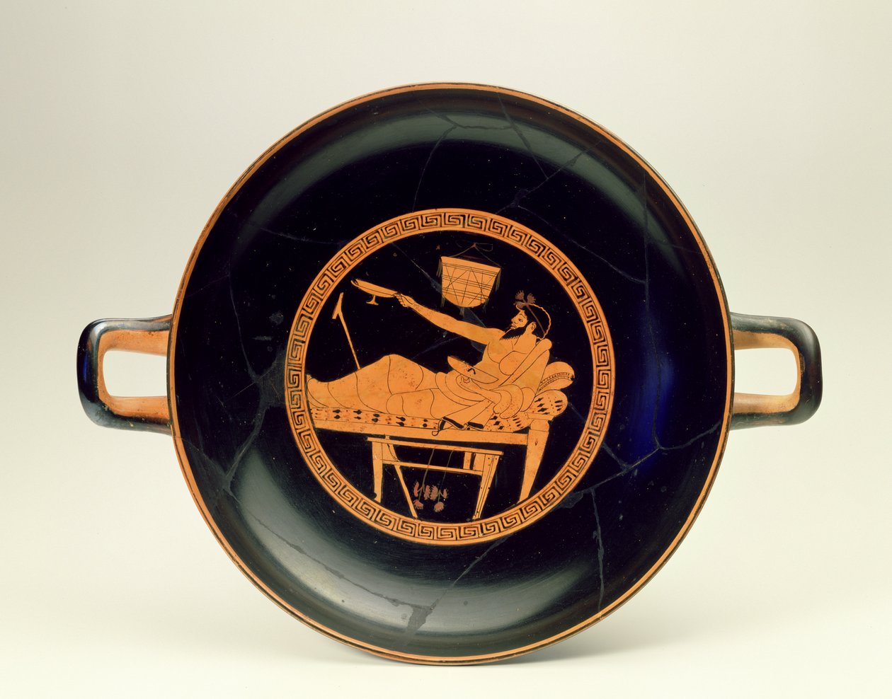 Red-Figure Kylix som viser idrettsutøvere og symposist, ca. 480 f.Kr. (keramikk) (se også 288291) av Greek
