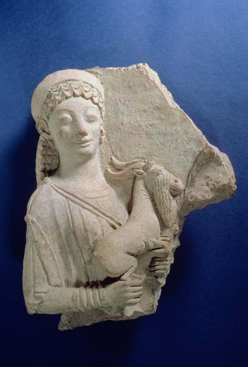 Relieff av en kvinne som holder en geit, arkaisk periode, ca. 500 f.Kr. (terrakotta) av Greek