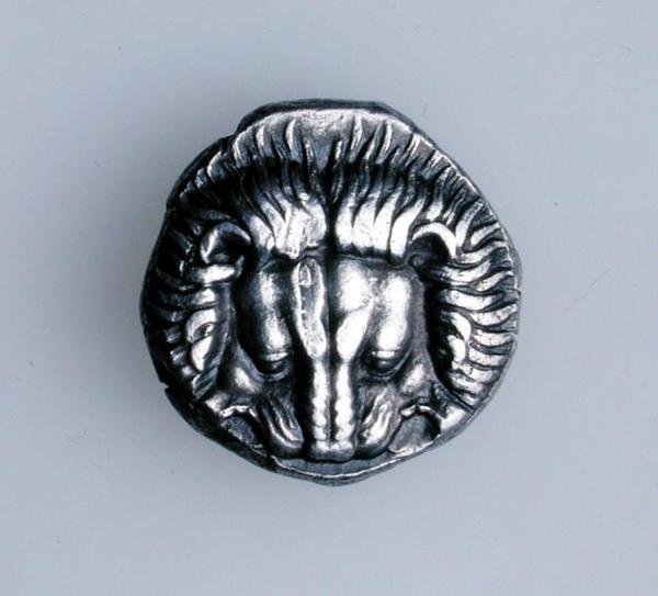 Tetradrachm of Samos, Ionia, som viser hodebunnen til en løve, ca. 390 f.Kr. (forside) (sølv) (for bakside se 168077) av Greek School