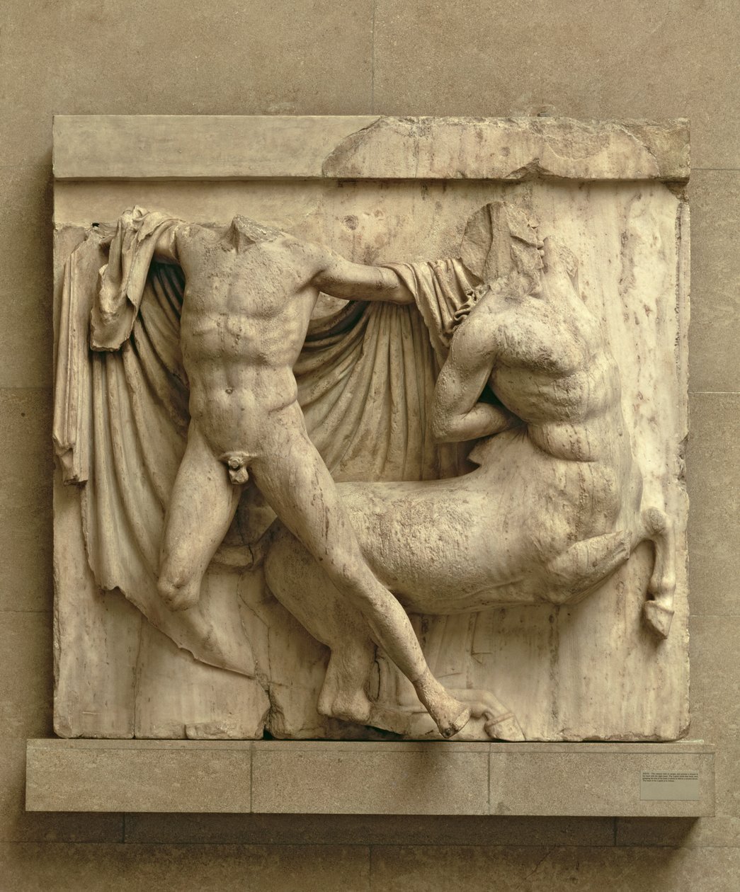 En lapith som dreper en kentaur, metope XXVII fra sørsiden av Parthenon, 447-432 f.Kr. (marmor) av Greek