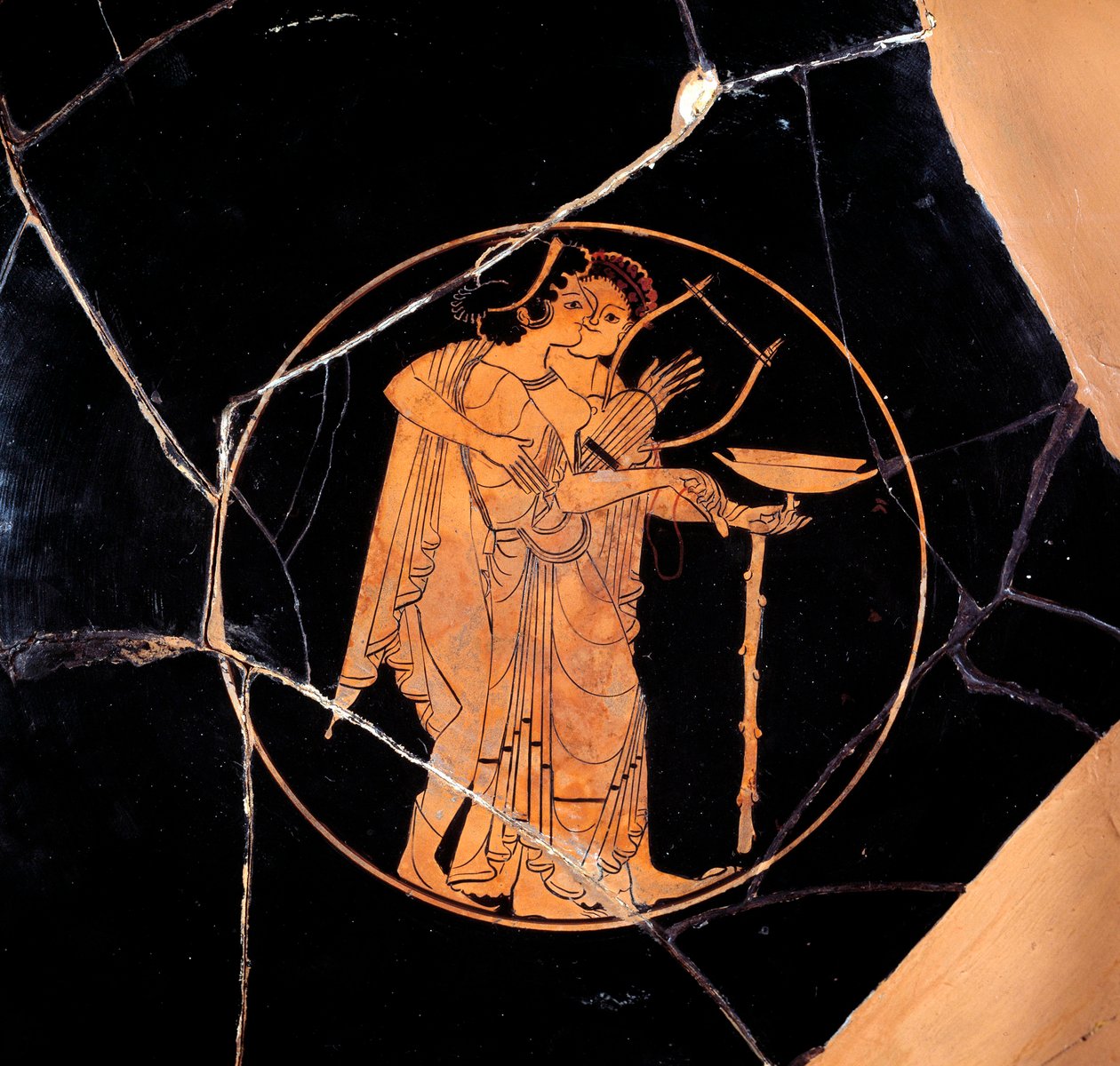 Antikkens Hellas: Beger med røde figurer. Keramikk tilskrevet Pedieus-maleren (slutten av det 6. århundre f.Kr.), 510-500 f.Kr. Paris, Musee Du Louvre av Greek
