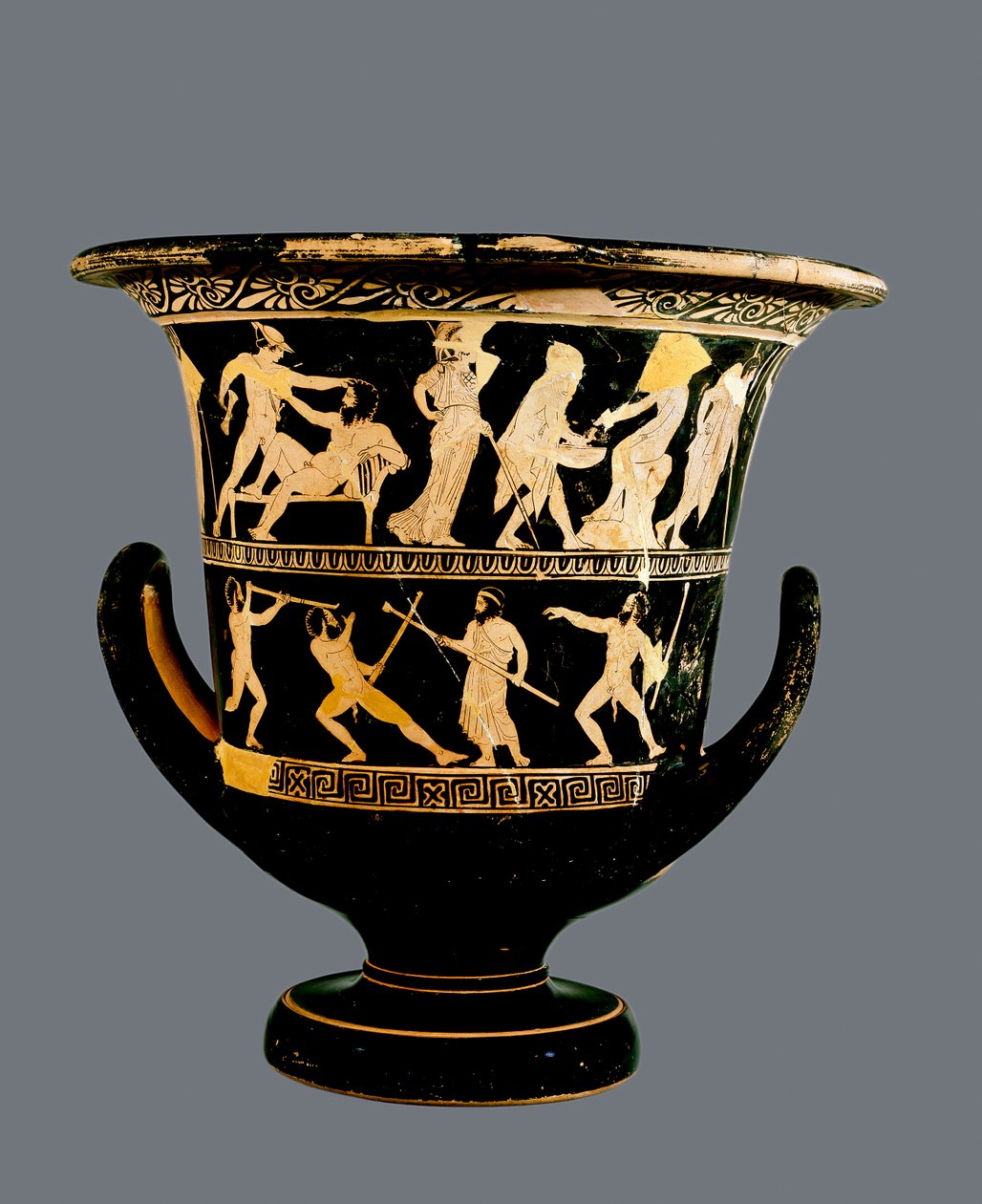 Attic rød-figur calyx-krater som viser (over) gjerningene til Theseus og (under) satyrene Sikinnis, Komos og Simos tenner fakler fra kull Prometheus bærer i en fennikelstilk, ca. 420 f.Kr. (keramikk) av Greek