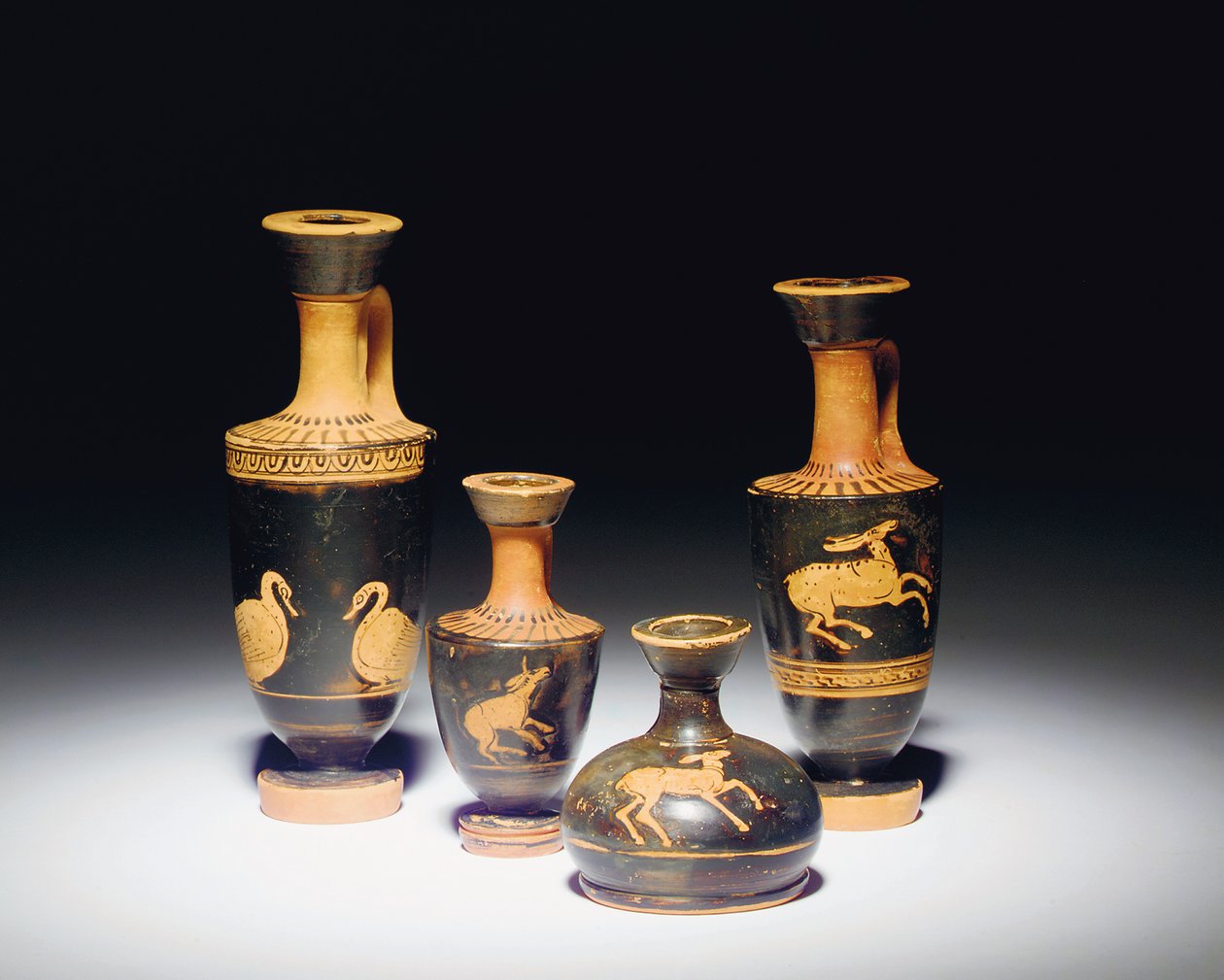 Attic rødfigur lekythos, sent på 5. århundre f.Kr., og miniatyr squat lekythos, 5. århundre f.Kr. av Greek