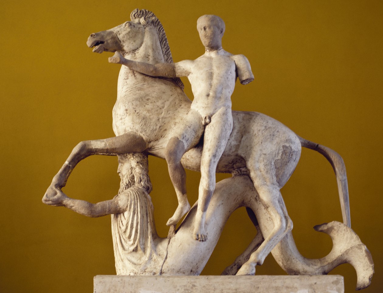 Dioscuro og hest støttet av en Triton , Parian marmor, skulpturell dekorasjon fra den vestlige fasaden til Marasa distriktstempel, Locri, Calabria, Italia, gresk sivilisasjon, 5.-4. århundre f.Kr. av Greek