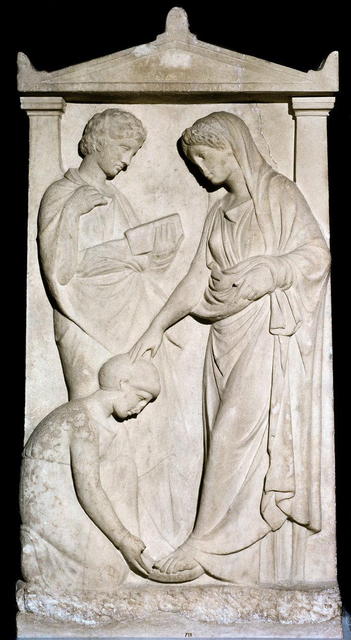 Gresk kunst: "" En hushjelp hjelper elskerinnen hennes med å fjerne sandalen hennes"" Marmorrelieffstrømper fra det 4. århundre f.Kr. Athen, Nasjonalt arkeologisk museum av Greek