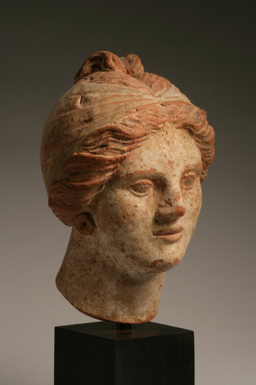 Hodet til en kvinne, hellenistisk periode, 3.-1. århundre f.Kr. (polykrom terrakotta) (se også 270386) av Greek