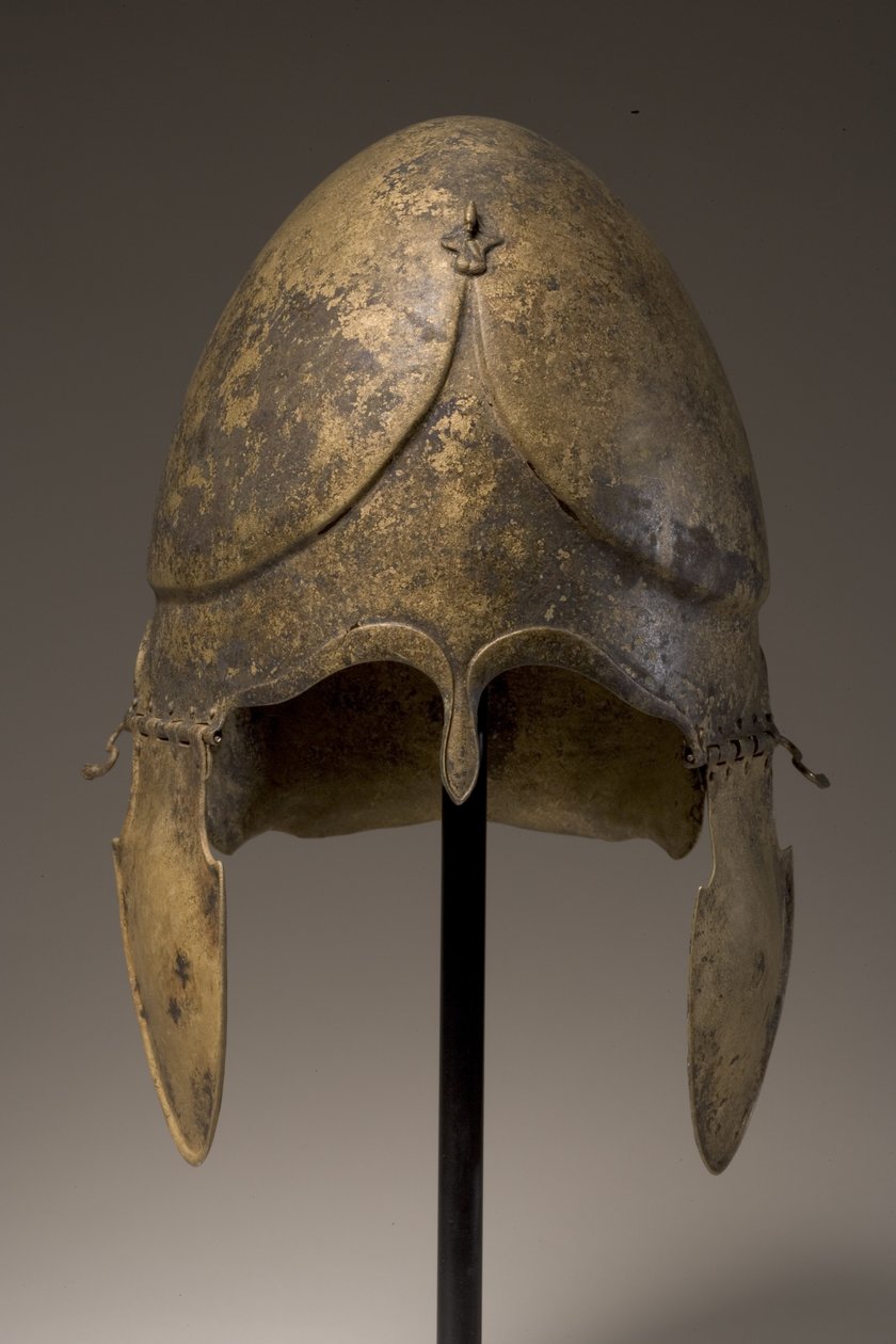 Hjelm med fallisk applikasjon, kalkidisk, 5.-4. århundre f.Kr. (bronse) (se også 249031 og 34) av Greek