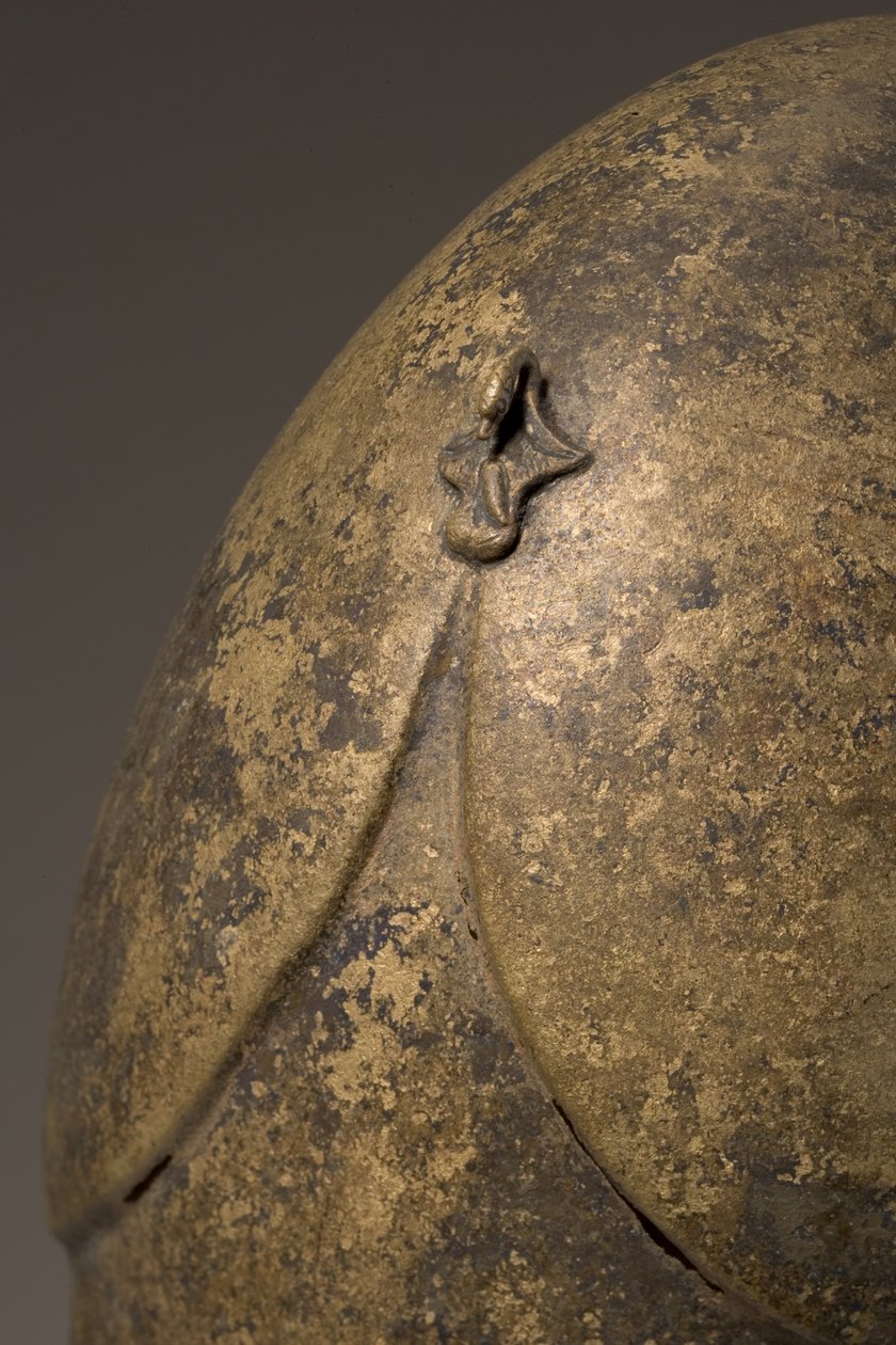Hjelm med fallisk applikasjon, kalkidisk, 5.-4. århundre f.Kr. bronsedetalj fra 249035 av Greek