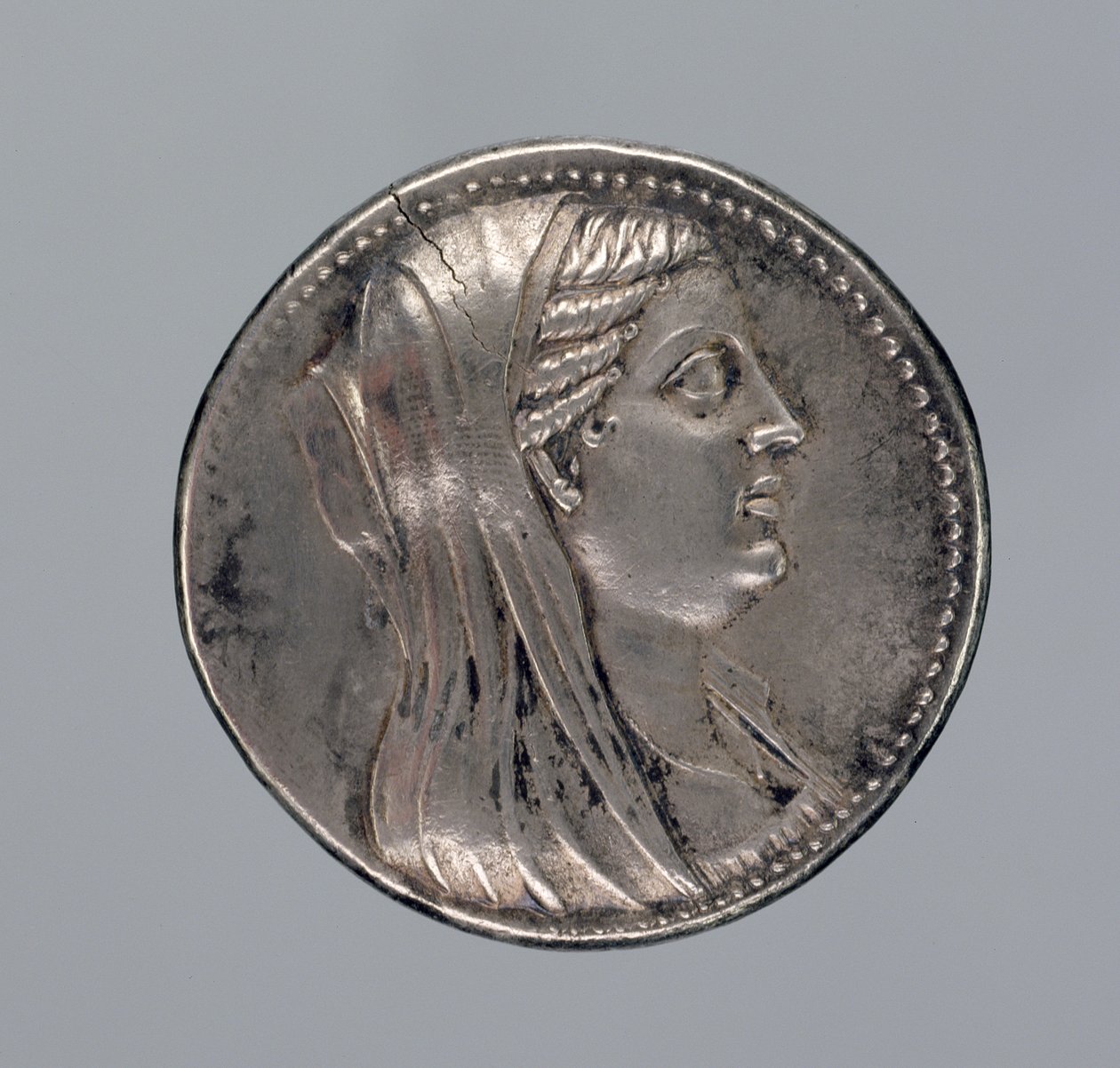 Sølvdidrakma av Berenice II (sølv) (se også 288290) av Greek