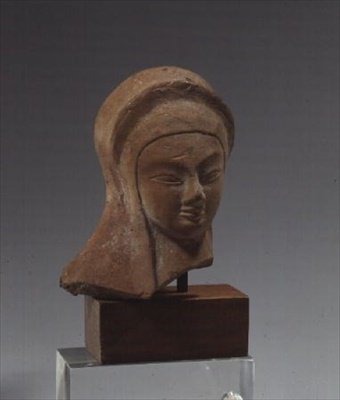 Kvinnehode, fragment av en statue av typen Spedos med kryssede armer, tidlig kykladisk II-periode, ca. 2700-2400 f.Kr. (marmor) av Greek