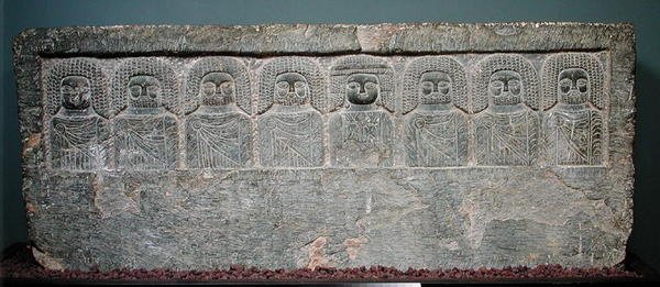 Stela med åtte libyske guddommeligheter, fra Borj Helal, 2.-1. århundre f.Kr. (kalkstein) av Greek