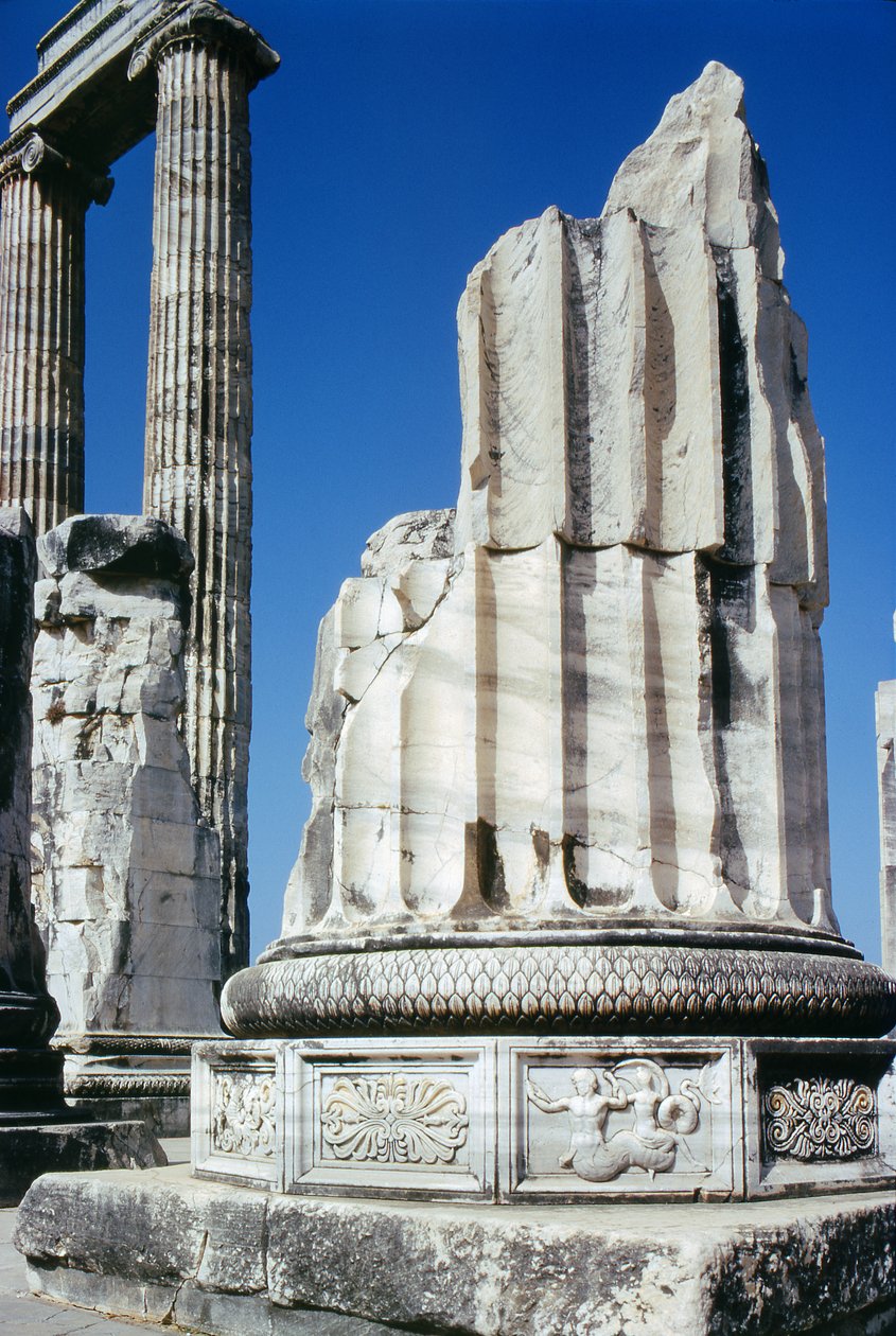 Basen på en søyle i Apollon-tempelet, ca. 300 f.Kr av Greek School