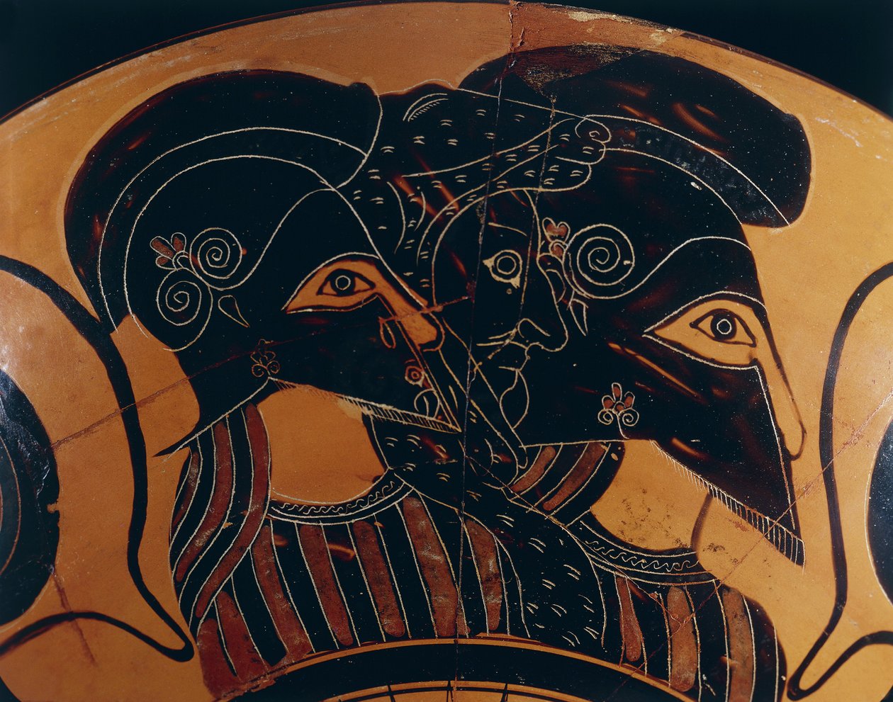 Detalj av gresk vase med svart figur som viser tre krigere med hjelmer av Greek School