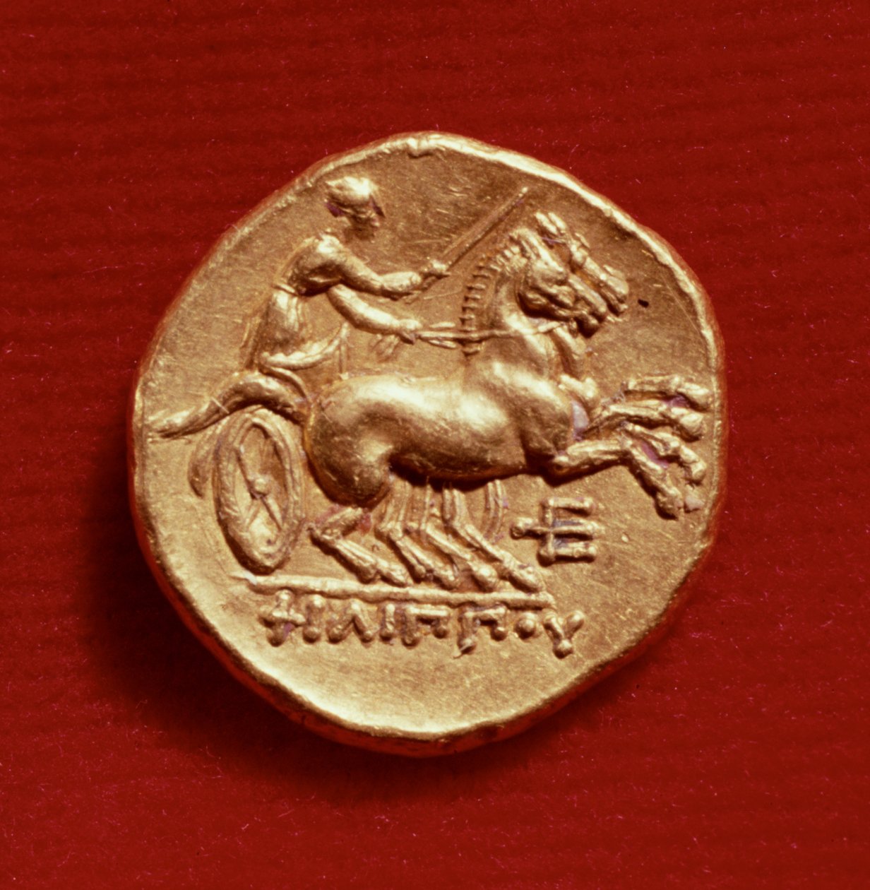 Baksiden av en stater av Filip II (382–336 f.Kr.) fra Makedonia som viser en vognfører, 356–336 f.Kr. (gull) av Greek School