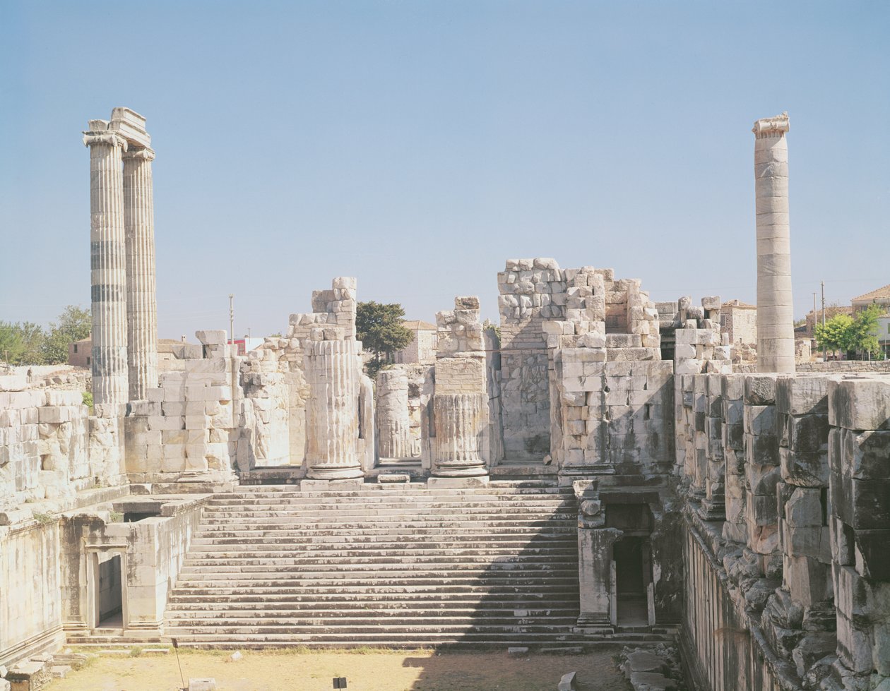 Den store trappen til Apollon-tempelet, ca. 336 f.Kr av Greek School