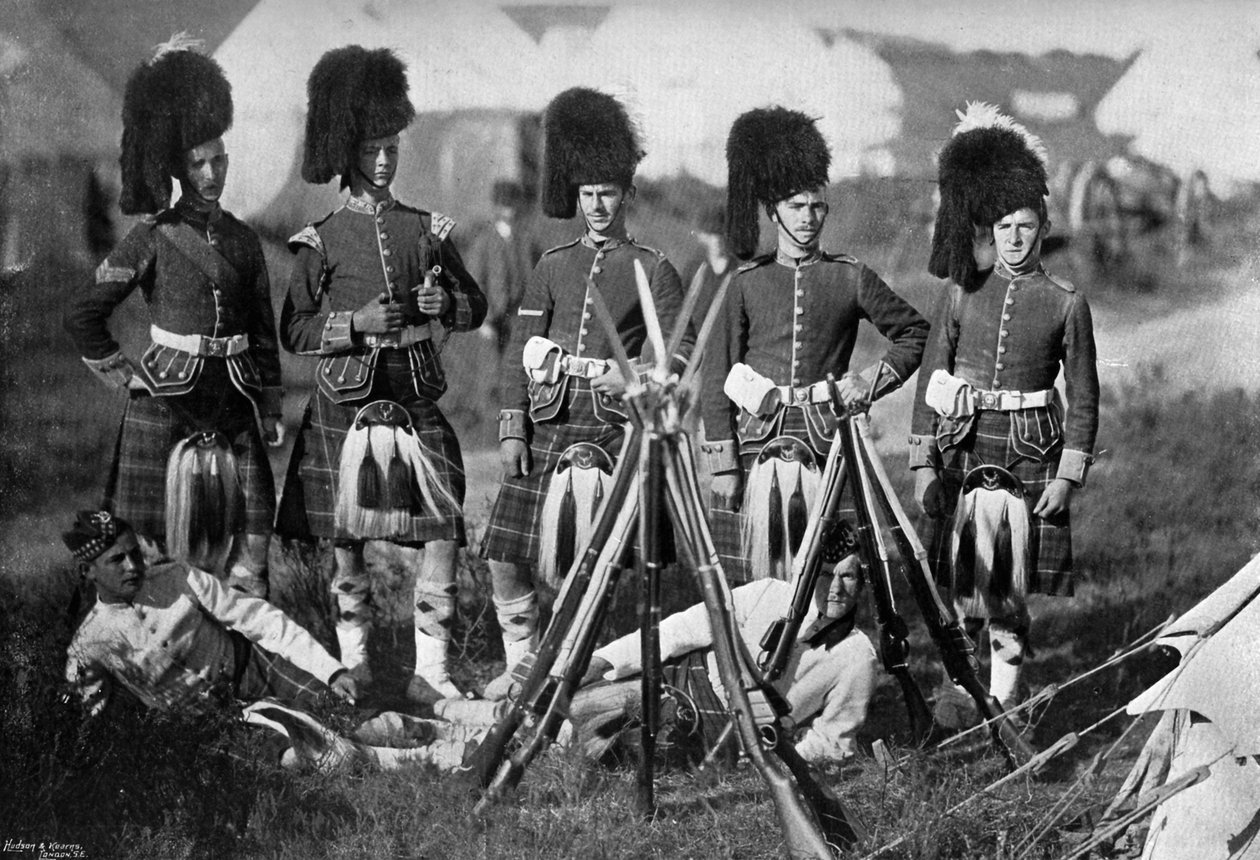 En leirvakt fra Seaforth Highlanders ved New Forest-manøvrene, Hampshire, 1896. av Gregory and Co