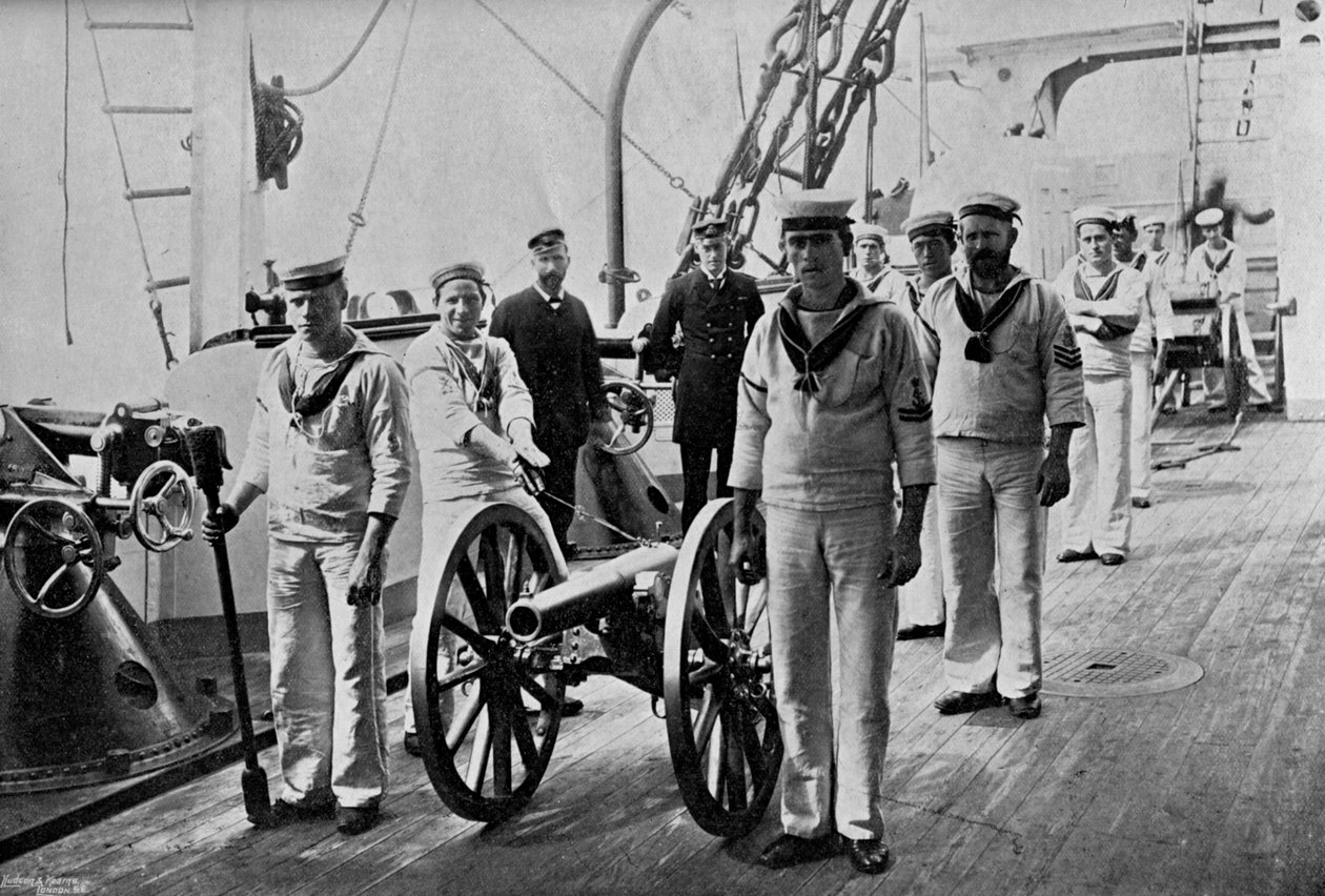 Bor med en lyspistol om bord på HMS Camperdown, 1895 av Gregory and Co