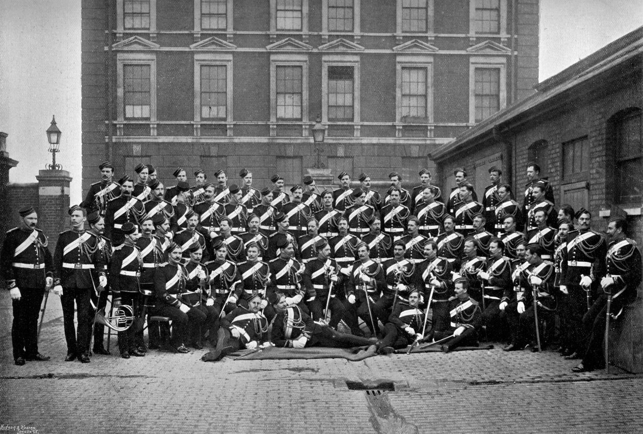 Underoffiserer fra den første livgarden ved Knightsbridge Barracks, London, 1896. av Gregory and Co