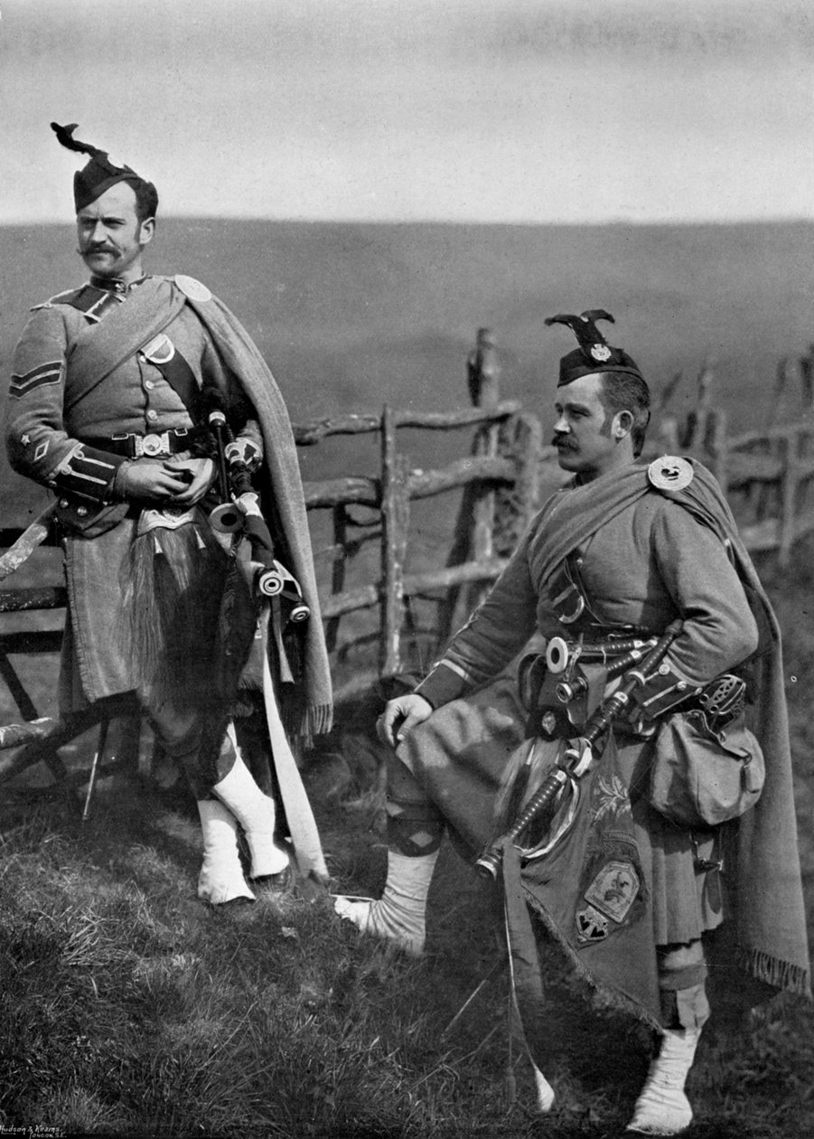 Pipe-Major Reith og Corporal-Piper Reith fra London Scottish, 1896. av Gregory and Co