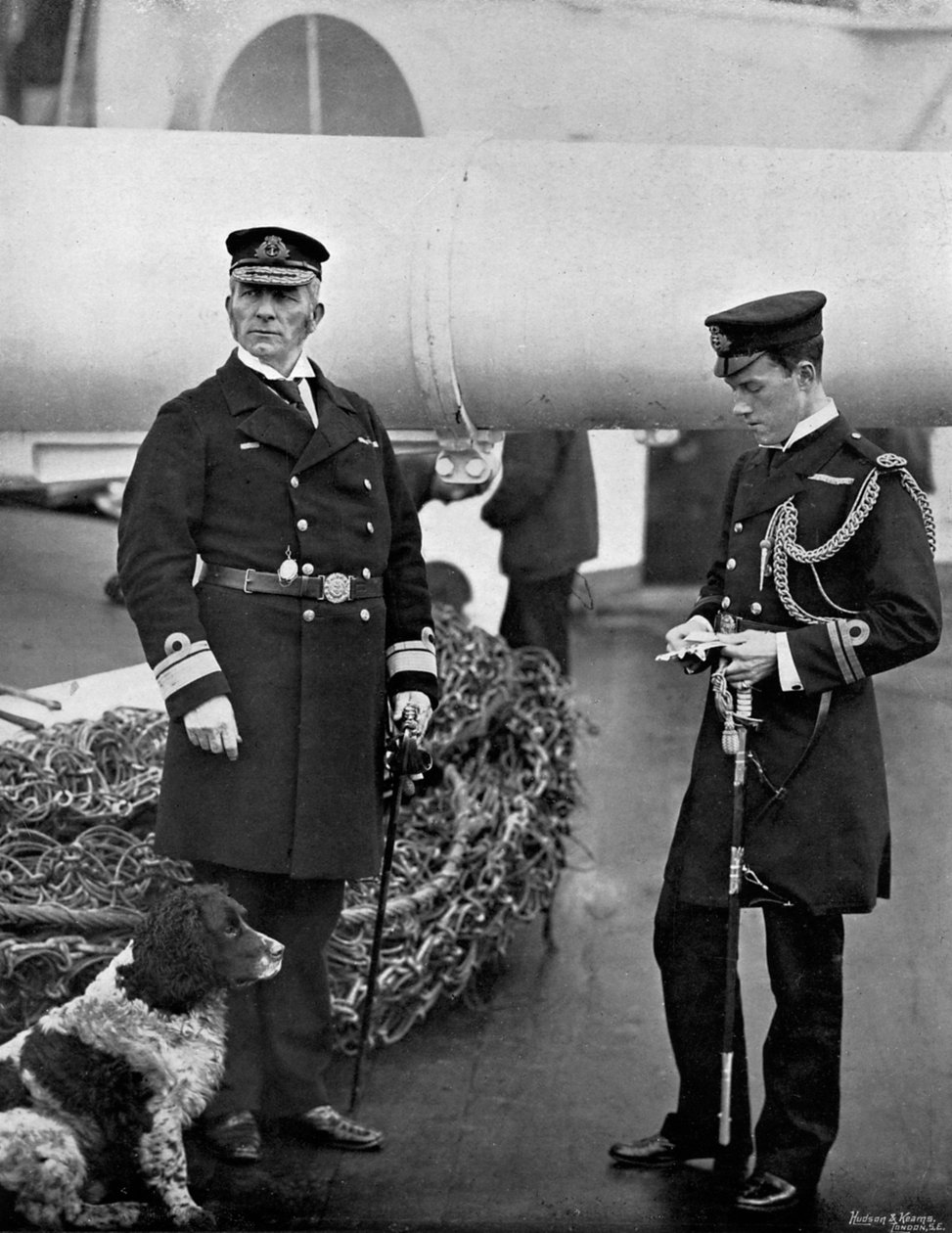 Kontreadmiral Arthur Alington og hans flaggløytnant, William George Elmhirst Ruck-Keene, 1896. av Gregory and Co