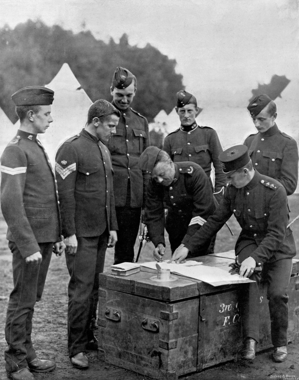 Oppgjør mellom militsmennene, 1896 av Gregory and Co