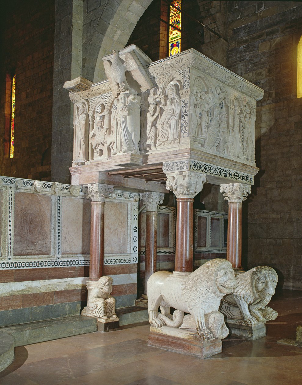 Prekestol (marmor) av Guido Bigarelli