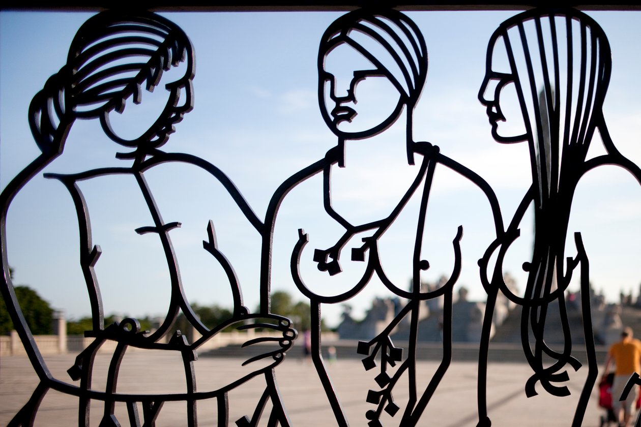 Inngangsporten til skulpturparken, tre kvinnelige jerndetalj av 346456 av Gustav Vigeland