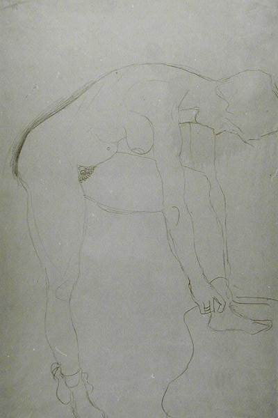 Stående naken med hevet ben, ca. 1907 (blyant på japansk papir) (s/hvitt-bilde) av Gustav Klimt