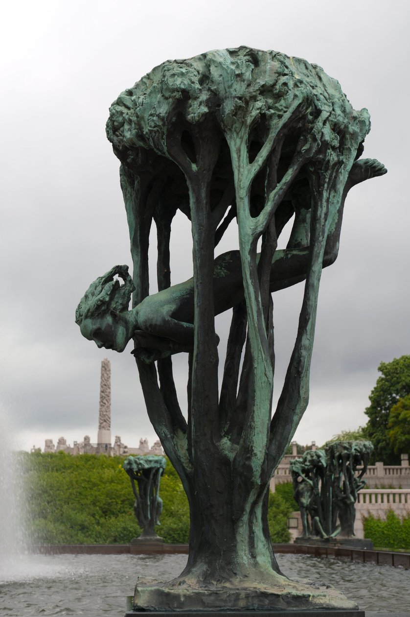 Jente i et tre, skulptur i Frognerparken, Oslo, Norge (bronse) av Gustav Vigeland