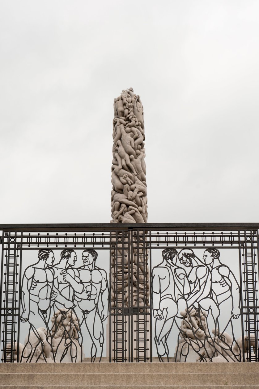 Smijernsporter” Nakne Menn” og “People Monolith” laget av granitt i Frognerparken, Oslo, Norge (bilde) av Gustav Vigeland