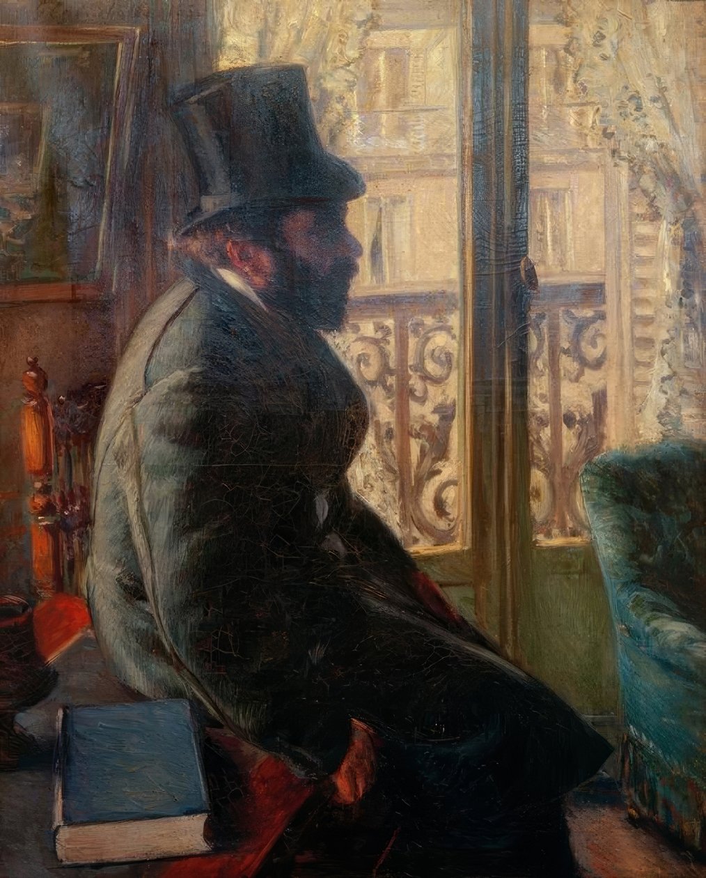 Mann i topplue sitter ved vinduet av Gustave Caillebotte