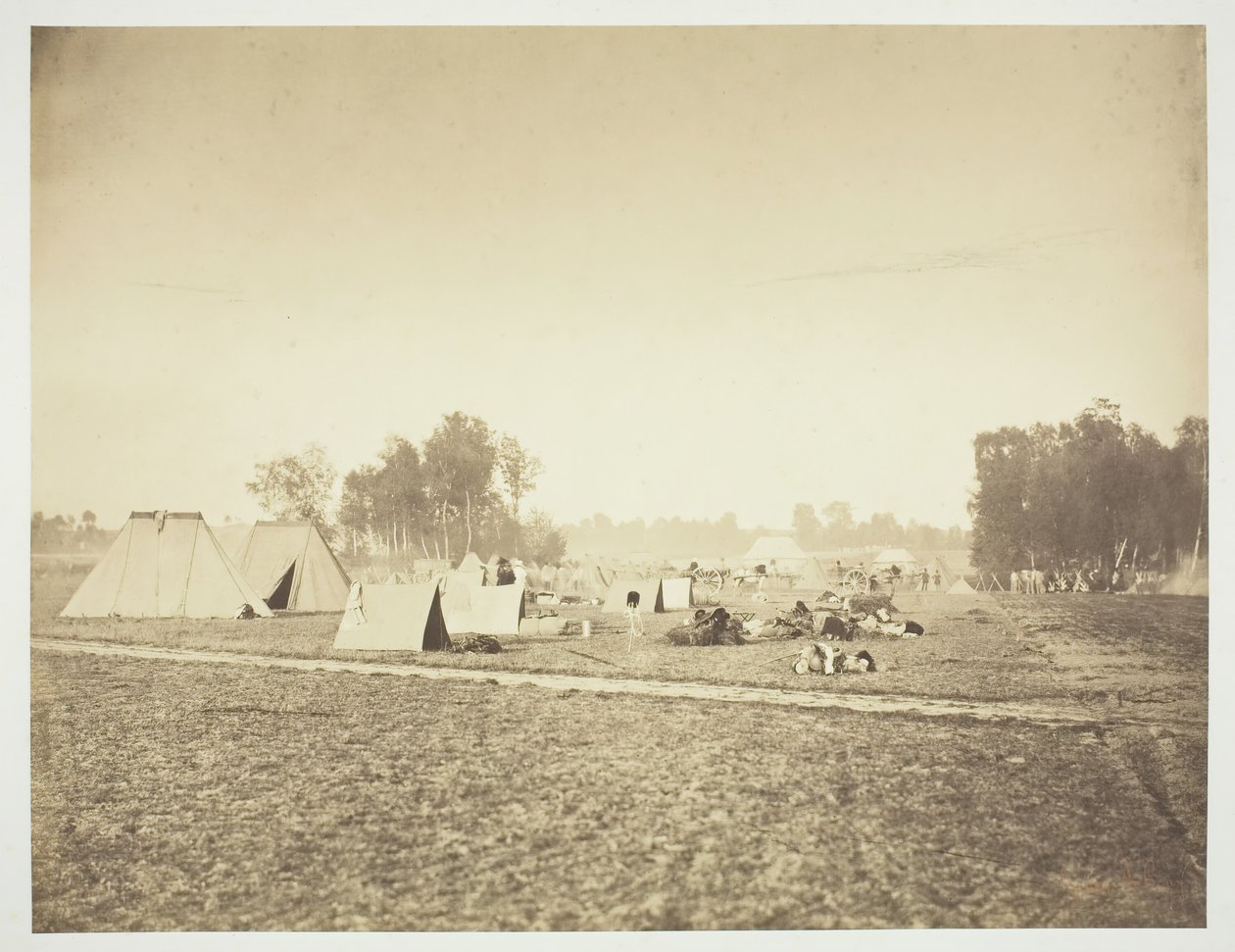 Telt og militærutstyr, Camp de Châlons, 1857. av Gustave Le Gray