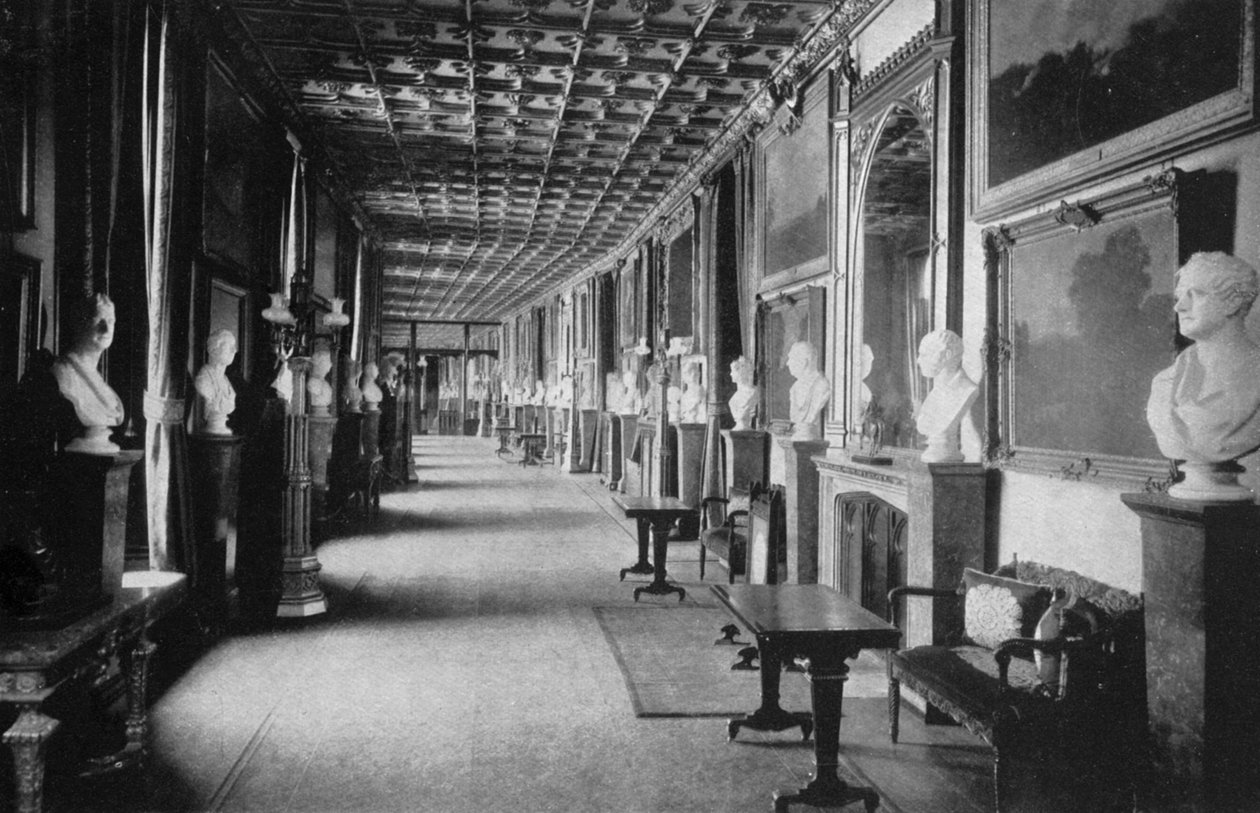 The Grand Corridor, Windsor Castle, Berkshire, 1924-1926 av HN King