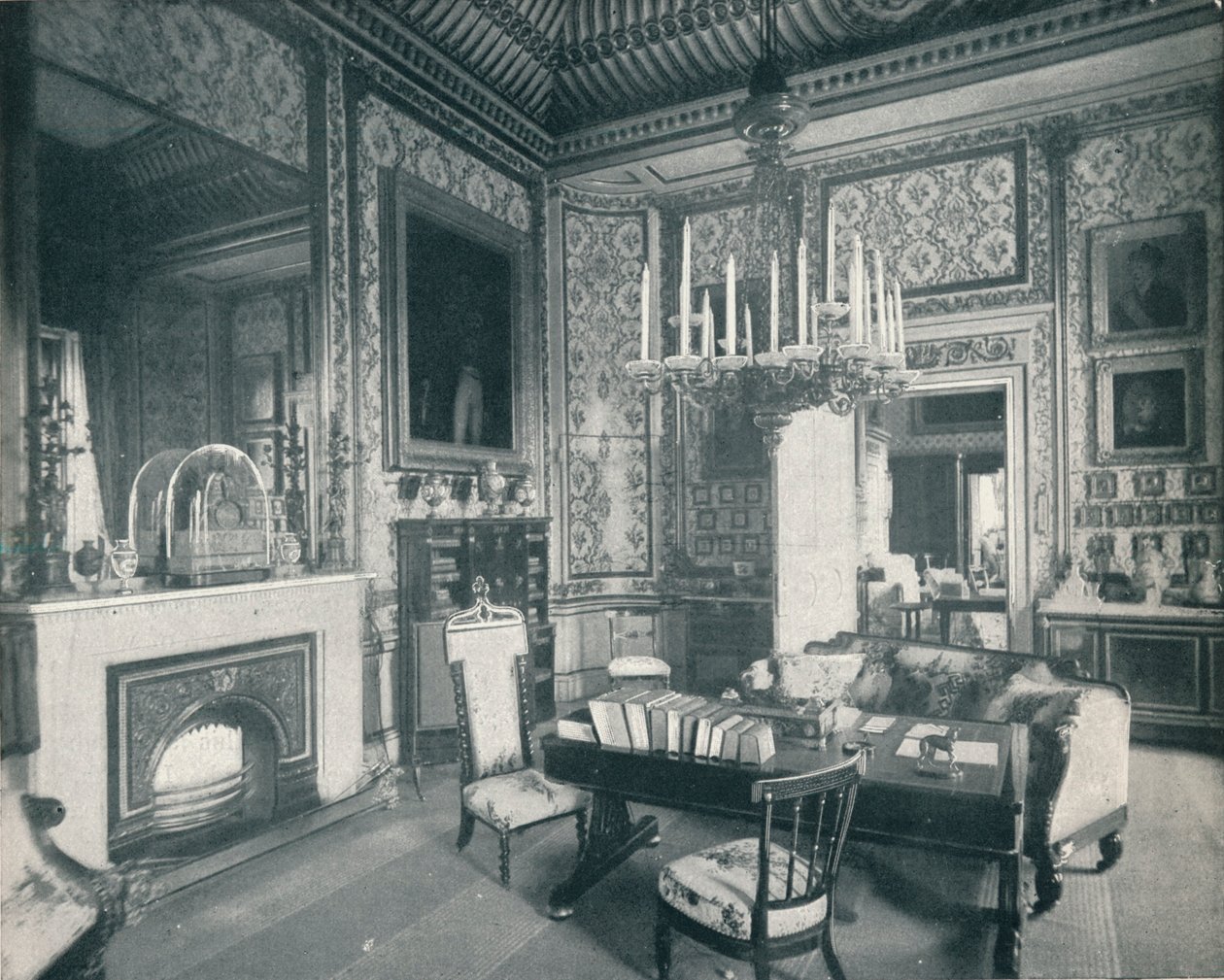 The Prince Consorts Writing Room på Buckingham Palace, c1899, 1901 av HN King