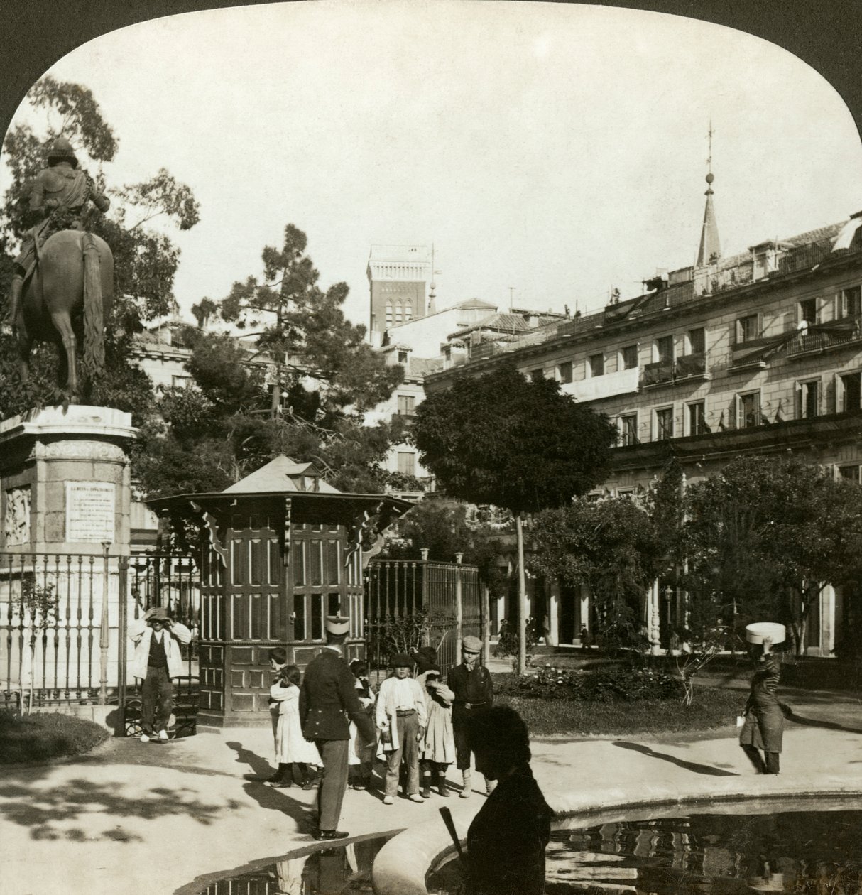 Plaza Mayor, Madrid, Spania. av H. C. White