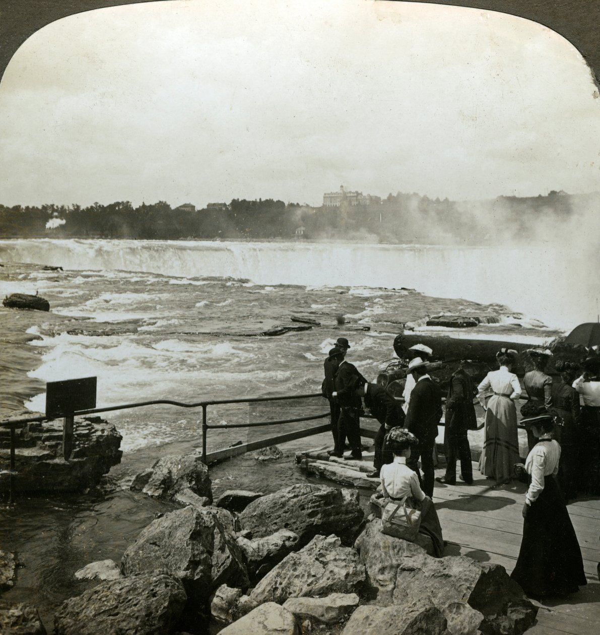 Terrapin Point, Goat Island, Niagara Falls, USA. av H. C. White